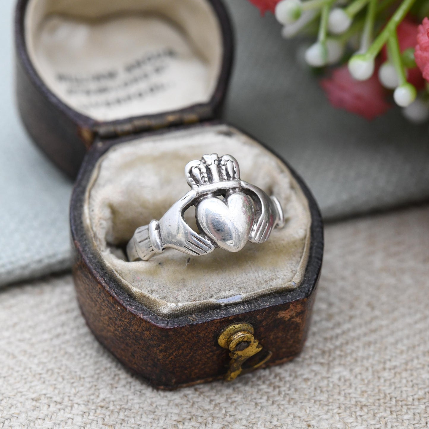 Vintage Irish Sterling Silver Claddagh Ring 1984 - Dublin Hallmarks Made in Ireland Symbol Hands Holding Heart Ring | UK Size - O US - 7 1/4