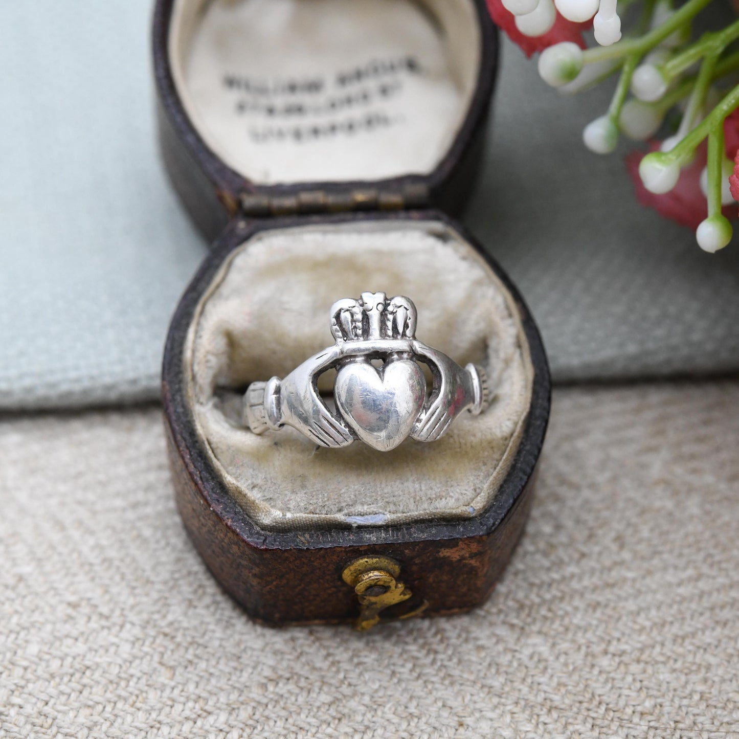 Vintage Irish Sterling Silver Claddagh Ring 1984 - Dublin Hallmarks Made in Ireland Symbol Hands Holding Heart Ring | UK Size - O US - 7 1/4