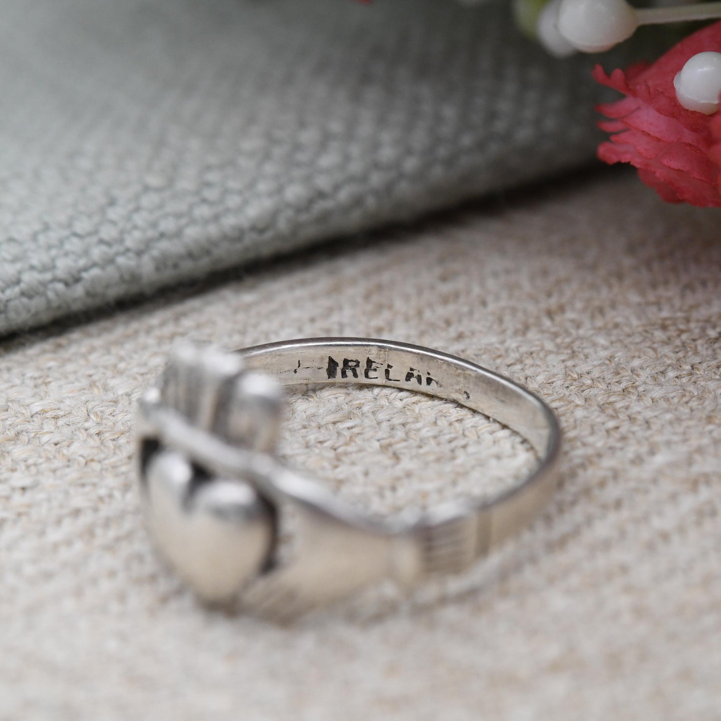 Vintage Irish Sterling Silver Claddagh Ring 1984 - Dublin Hallmarks Made in Ireland Symbol Hands Holding Heart Ring | UK Size - O US - 7 1/4