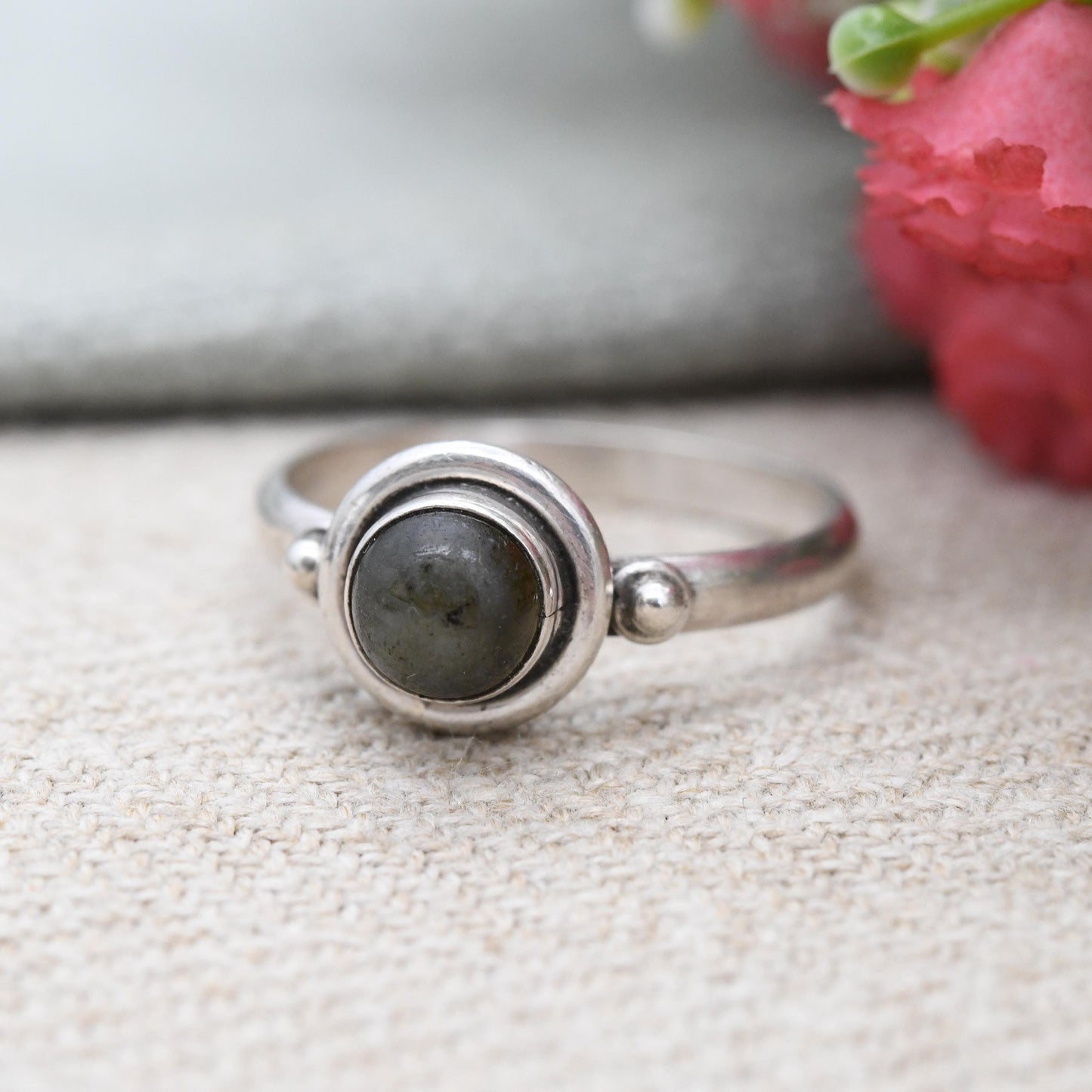 Vintage Sterling Silver Labradorite Ring - Minimal Design Ball Accent | Round Cabochon Stone Blue Flash | UK Size - Q 1/2 | US Size - 8 1/2