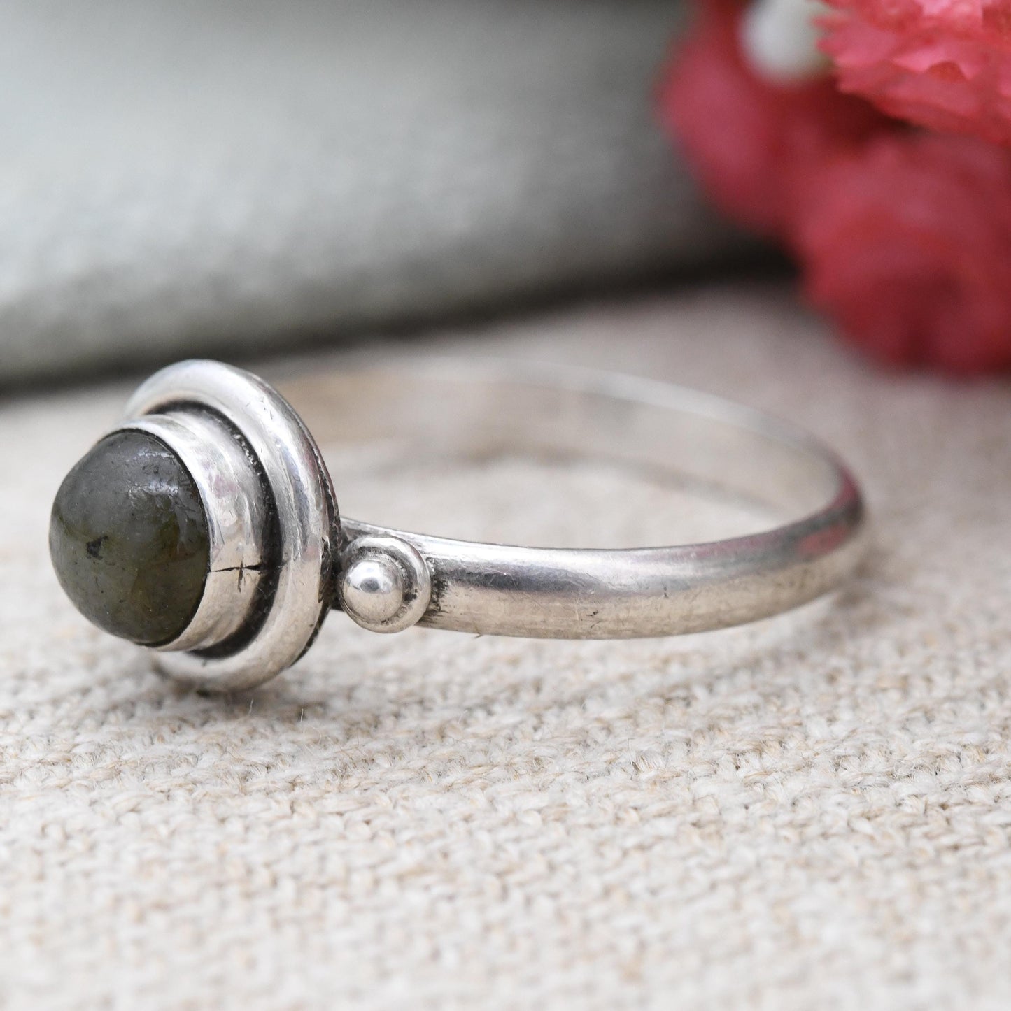 Vintage Sterling Silver Labradorite Ring - Minimal Design Ball Accent | Round Cabochon Stone Blue Flash | UK Size - Q 1/2 | US Size - 8 1/2