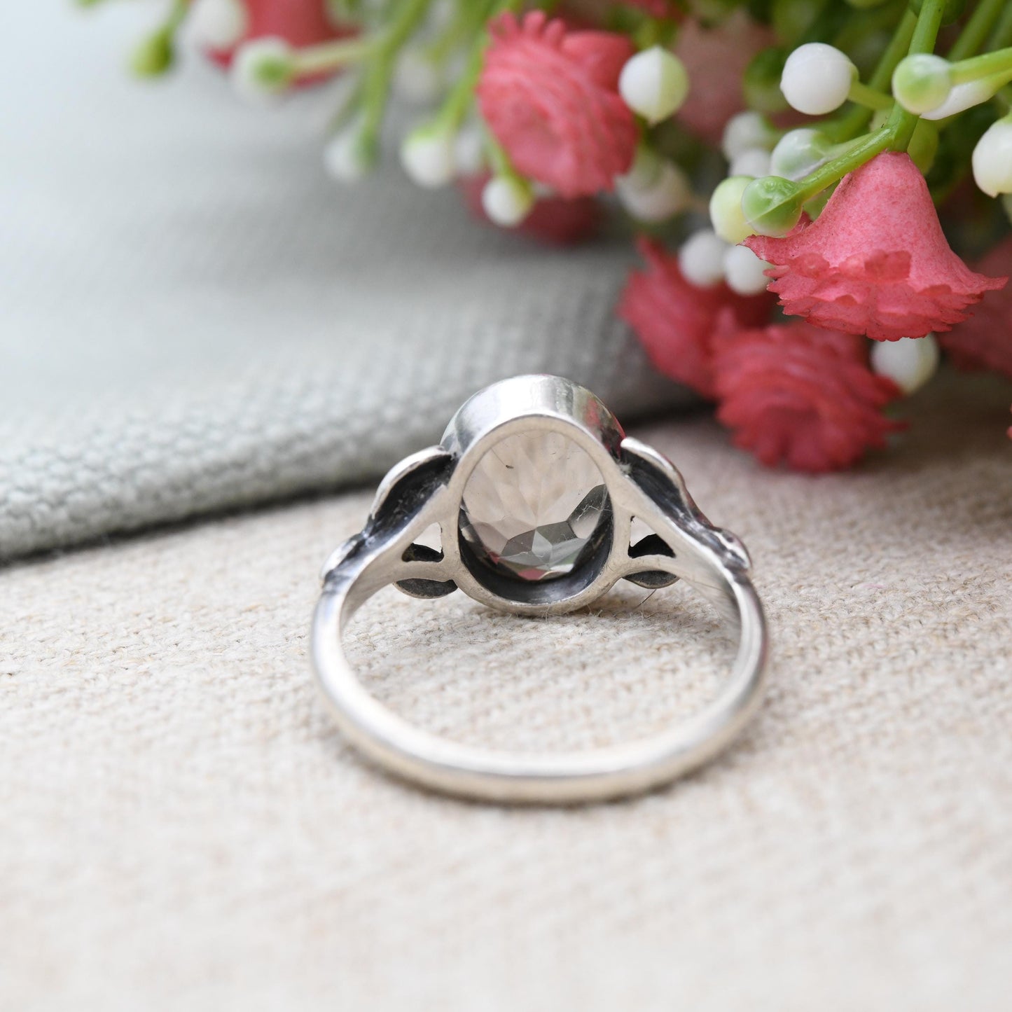 Vintage Sterling Silver Quartz Ring with Leaf Shoulders - Statement Mid-Century Gemstone Jewellery Faceted | UK Size - P 1/2 | US Size - 8