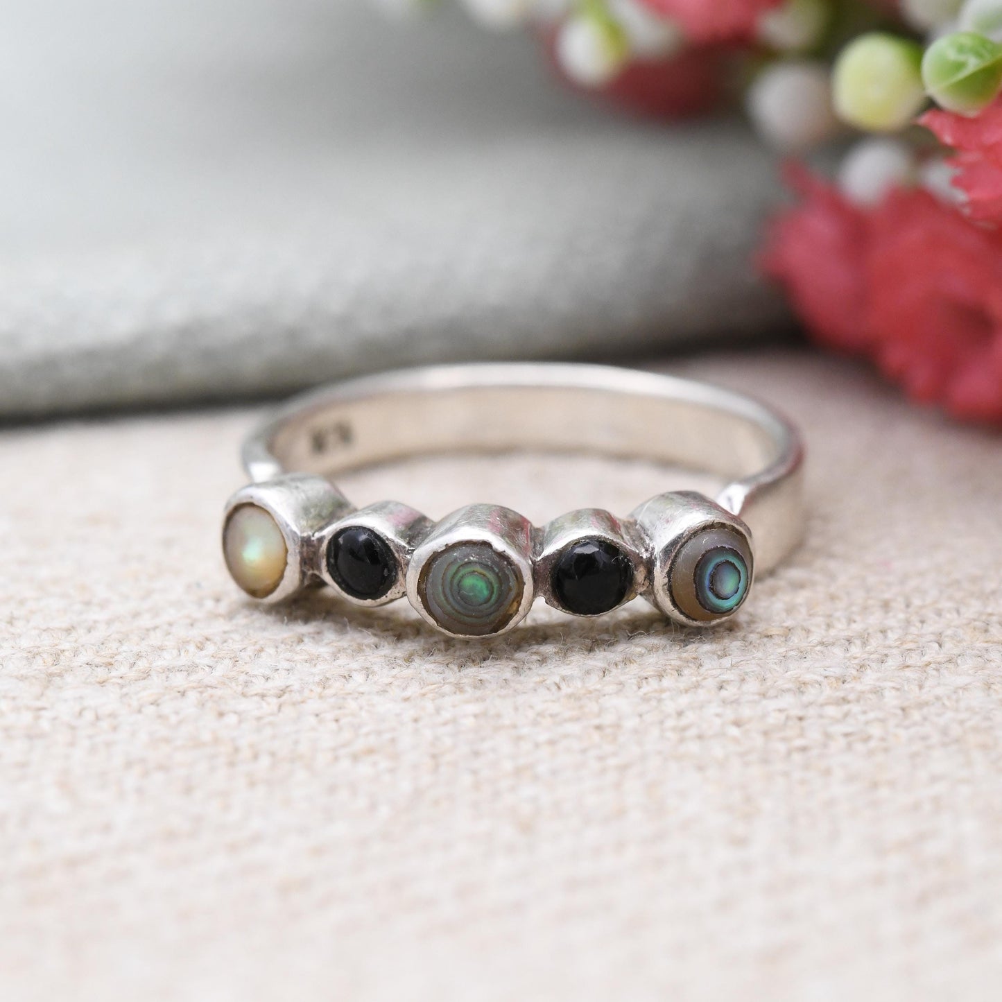 Vintage Sterling Silver Ring Abalone Shell and Black Onyx Ball Design - Pearlescent Peacock Colours Spiral | UK Size - R | US Size - 8 3/4