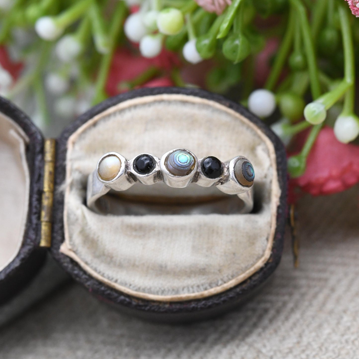 Vintage Sterling Silver Ring Abalone Shell and Black Onyx Ball Design - Pearlescent Peacock Colours Spiral | UK Size - R | US Size - 8 3/4