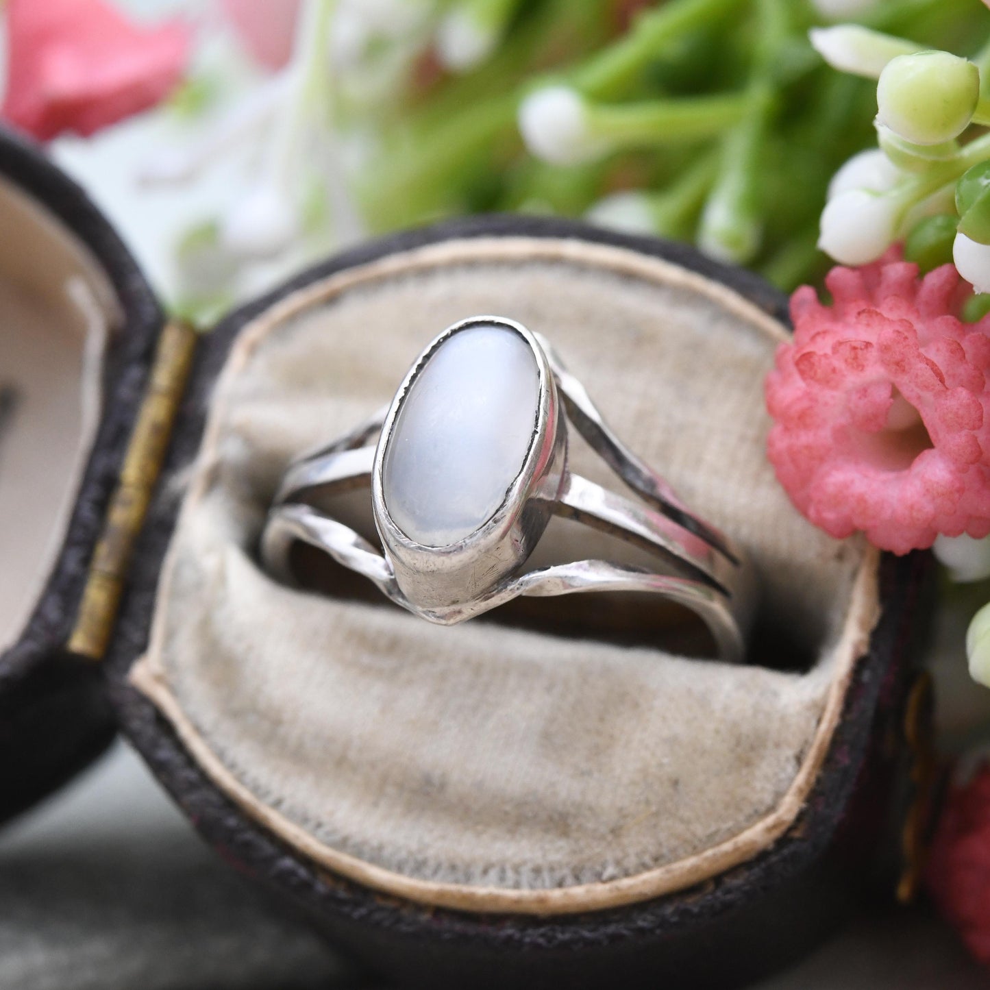 Vintage Sterling Silver Moonstone Ring - Split Twist Minimal Design Cabochon Gemstone Mid-Century Modern | UK Size - M | US Size - 6 1/4