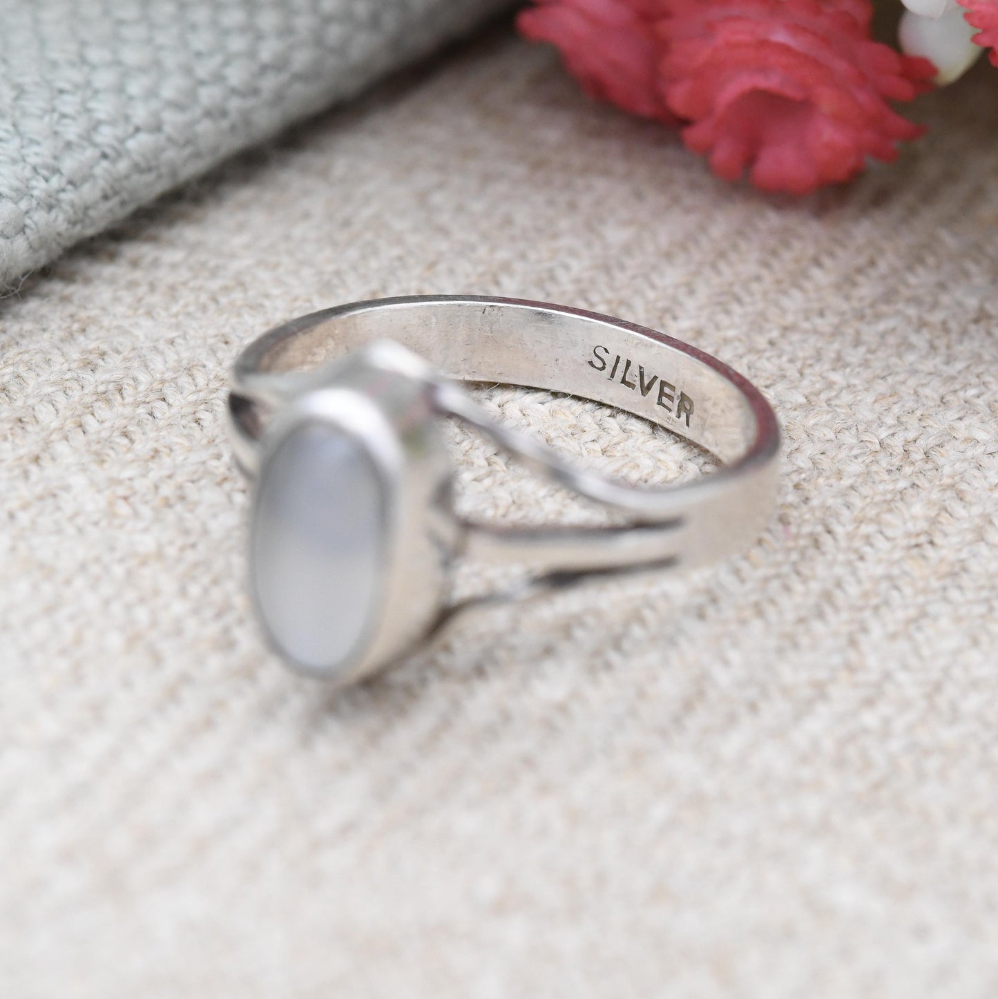 Vintage Sterling Silver Moonstone Ring - Split Twist Minimal Design Cabochon Gemstone Mid-Century Modern | UK Size - M | US Size - 6 1/4