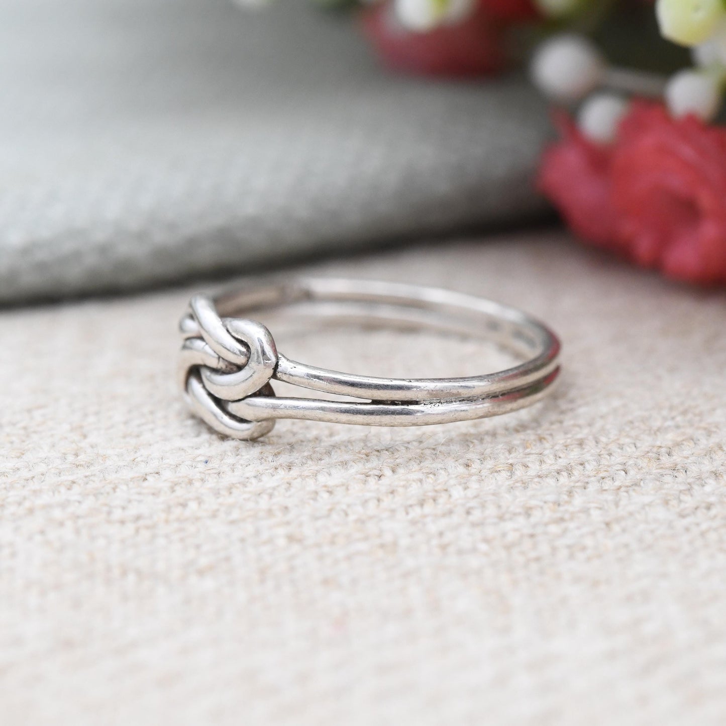 Vintage Sterling Silver Knot Ring - Minimalist Unisex Twisted Band Pretzel Design | UK Size - N | US Size - 6 3/4
