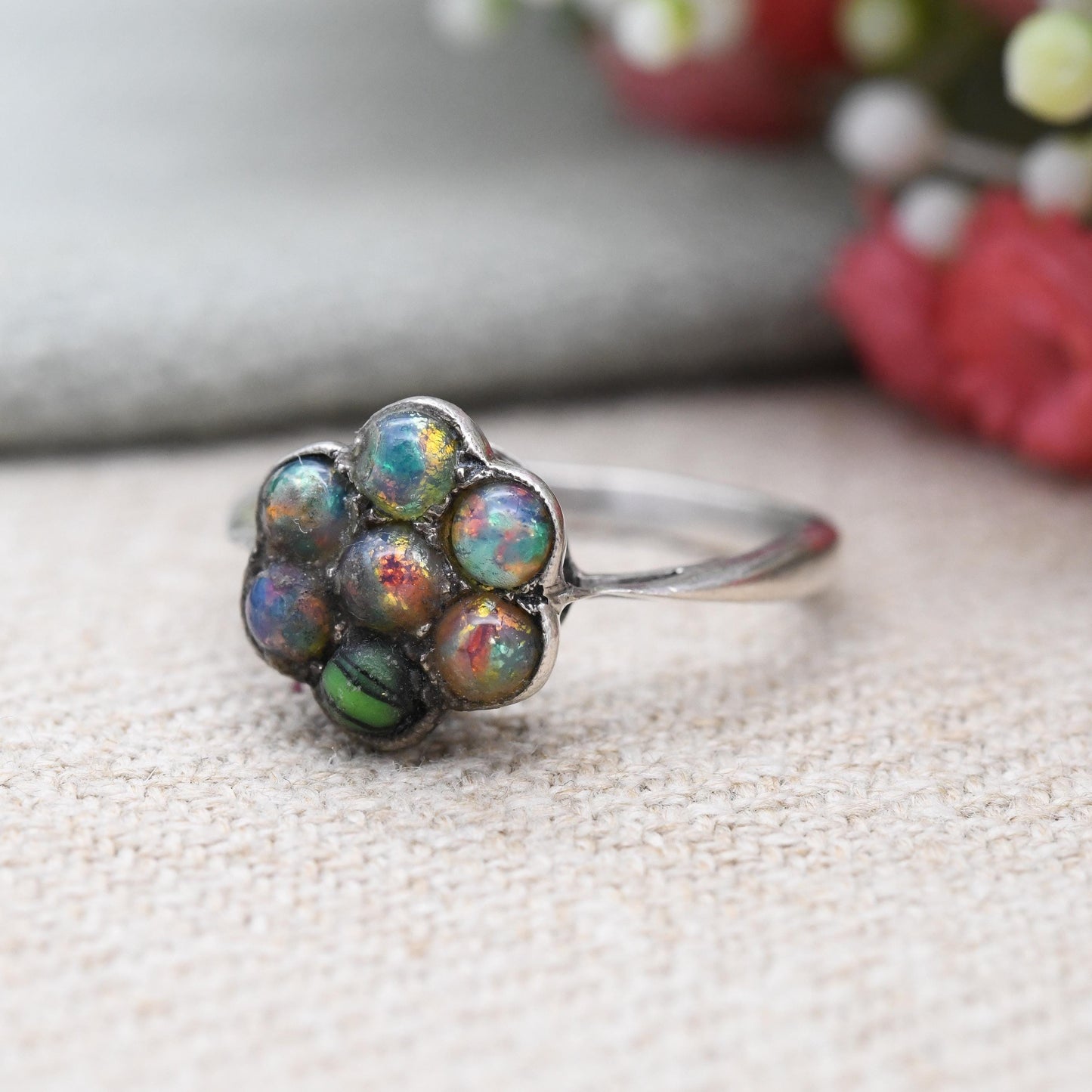 Vintage Silver Foiled Glass Daisy Ring c 1930s - Pretty Cluster Flower Statement Cocktail Ring Faux Opal | UK Size - M 1/4 | US Size - 6 1/4