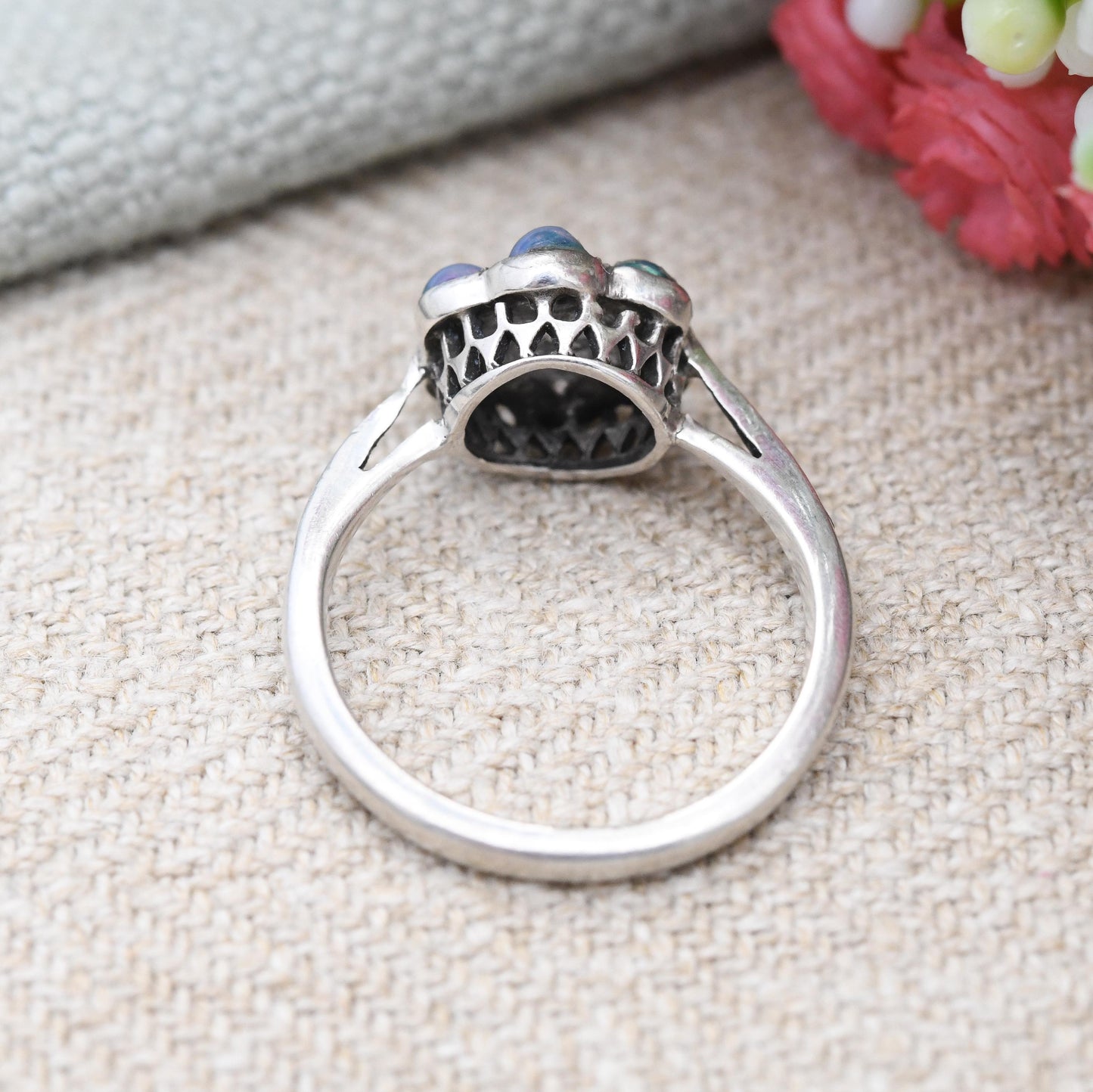 Vintage Silver Foiled Glass Daisy Ring c 1930s - Pretty Cluster Flower Statement Cocktail Ring Faux Opal | UK Size - M 1/4 | US Size - 6 1/4
