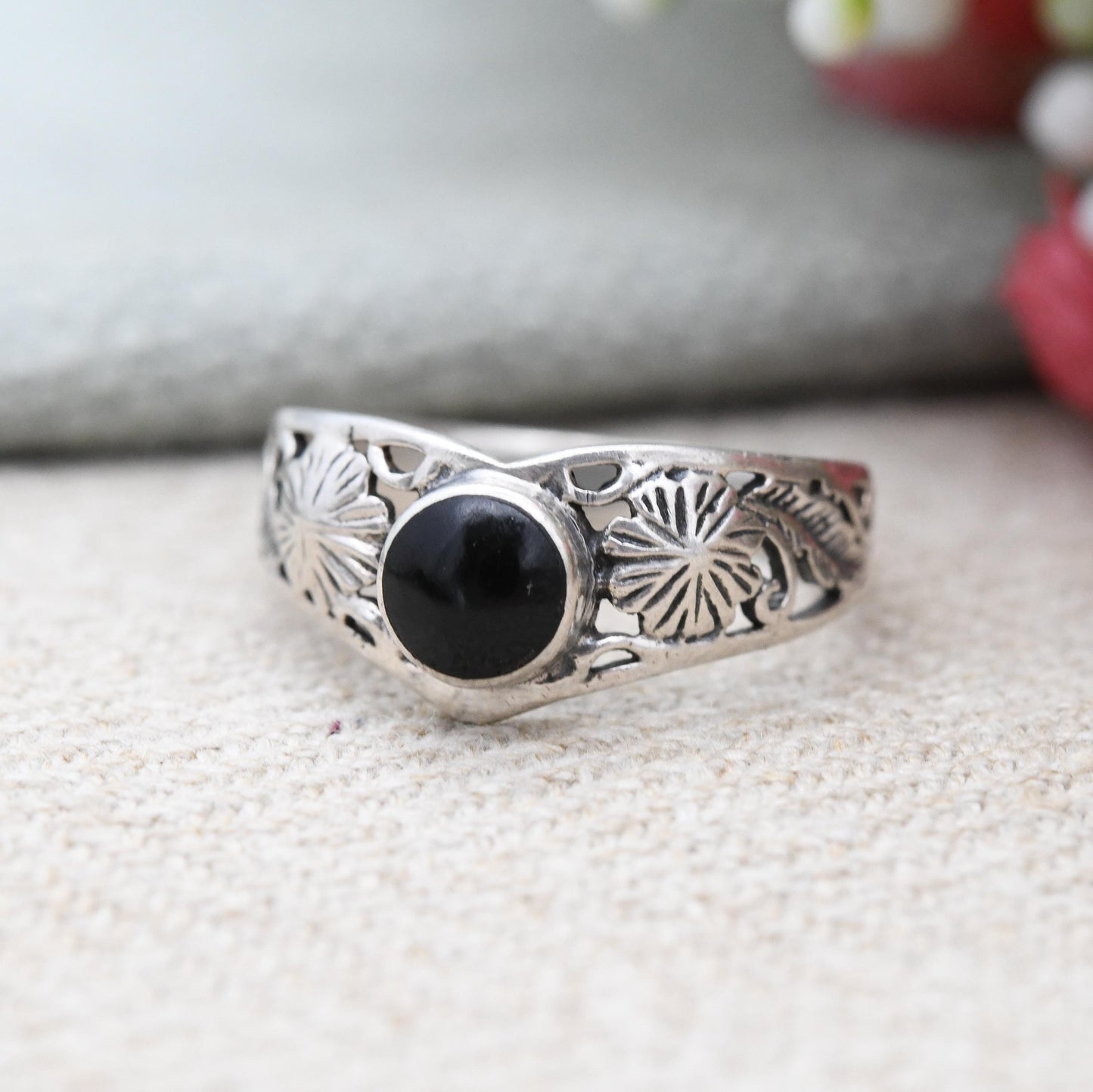 Vintage Sterling Silver Onyx Wishbone Ring Openwork Leaf Band - Black Pinkie Ring Pretty Silver Gift for Her | UK Size - L | US Size - 5 3/4