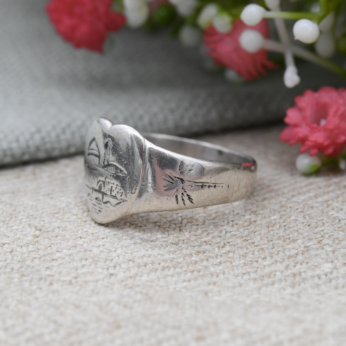 Vintage Silver Heart Signet Ring Desert Scene and Palm Trees - WWII Era Trench Art Military Souvenir Jewellery | UK Size - R US Size - 8 3/4