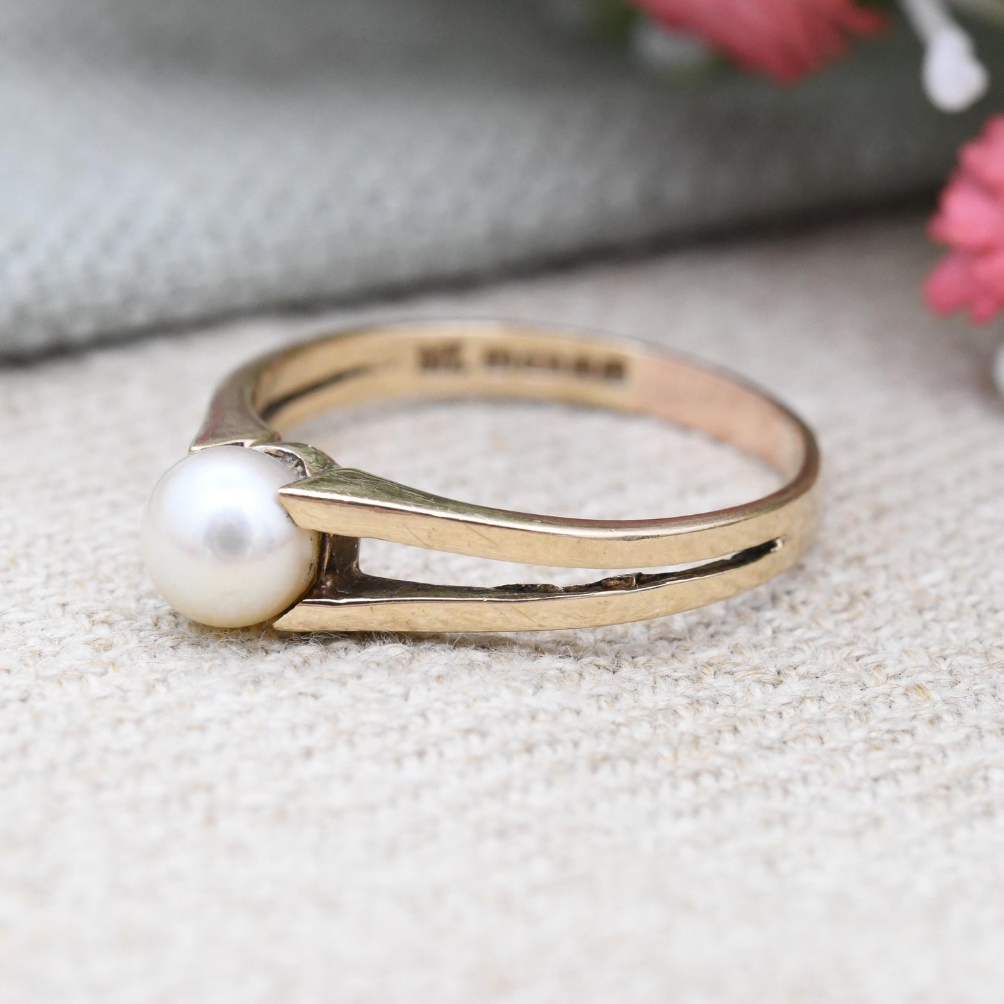 Vintage 9ct Gold Pearl Solitaire Ring 1977 - Mid-Century White Stone | Stylish 1970s Real Pearl Jewellery | UK Size - Q 1/2 US Size - 8 1/2