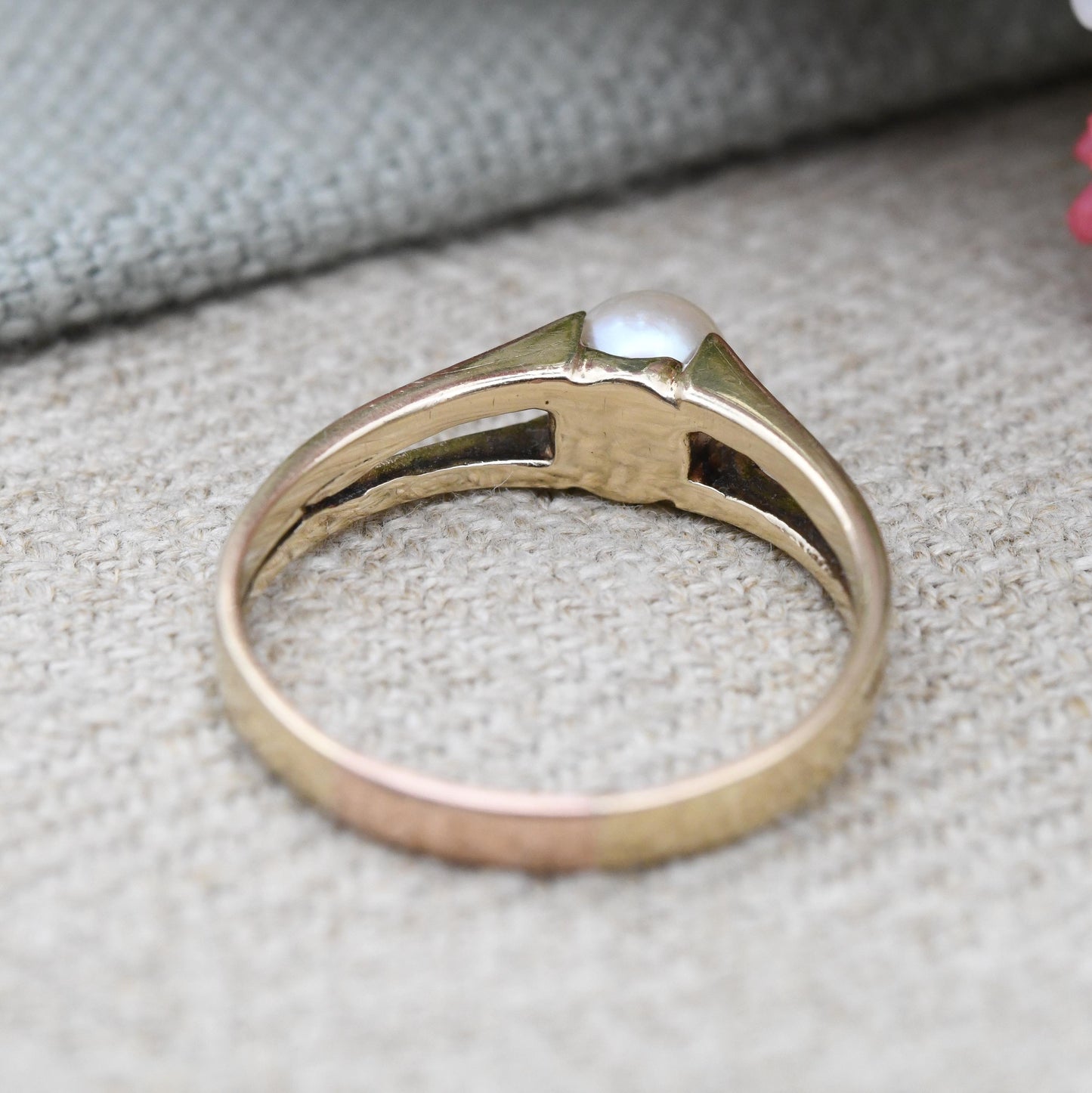 Vintage 9ct Gold Pearl Solitaire Ring 1977 - Mid-Century White Stone | Stylish 1970s Real Pearl Jewellery | UK Size - Q 1/2 US Size - 8 1/2