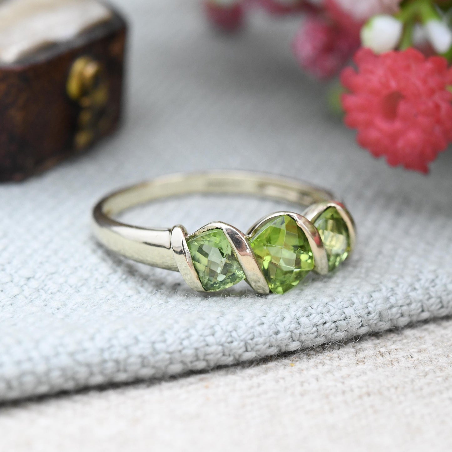 9ct Gold Peridot Three Stone Ring Twisted Bar Set - Square 3 Stone Green Gemstone Jewellery Gift for Her | UK Size - U 1/2 US Size - 10 1/4
