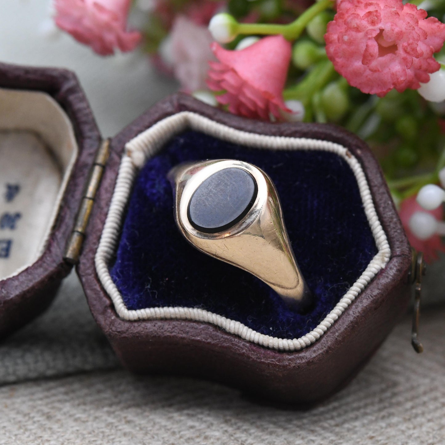 Vintage 9ct Gold Onyx Signet Ring 1979 by Fred Manshaw - Unisex Gift for Him Mid-Century Jewellery Oval Black | UK Size - P US Size - 7 3/4