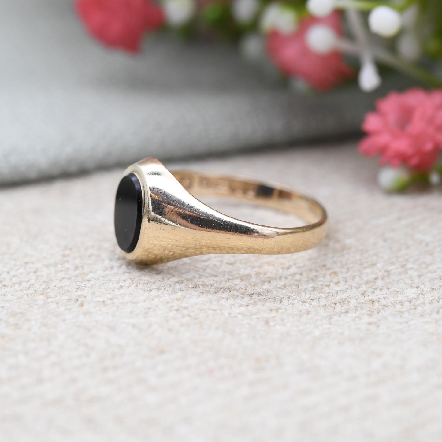Vintage 9ct Gold Onyx Signet Ring 1979 by Fred Manshaw - Unisex Gift for Him Mid-Century Jewellery Oval Black | UK Size - P US Size - 7 3/4