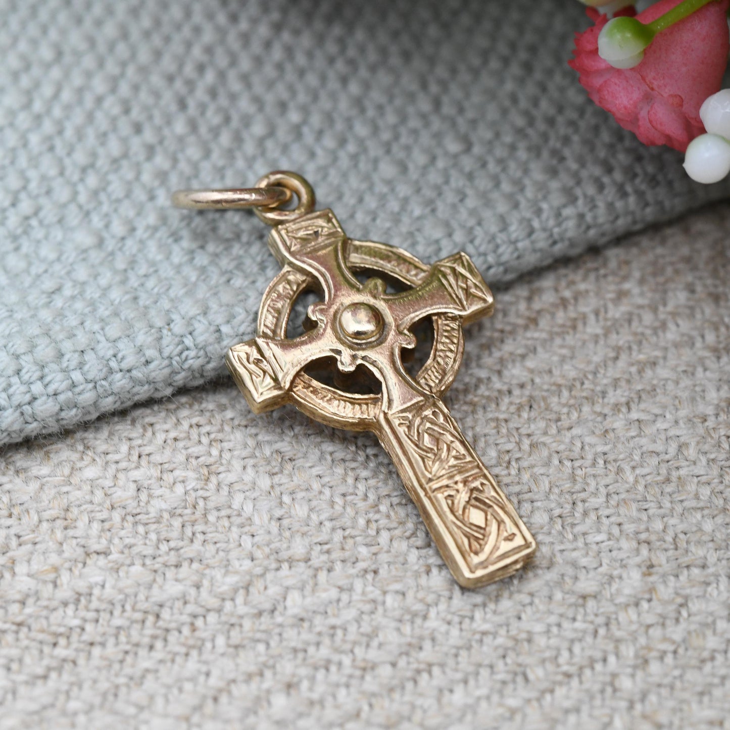 Vintage 9ct Gold Celtic Cross Pendant with Openwork Pattern - Yellow Gold Christian Religious Necklace Gift for Christening Baptism