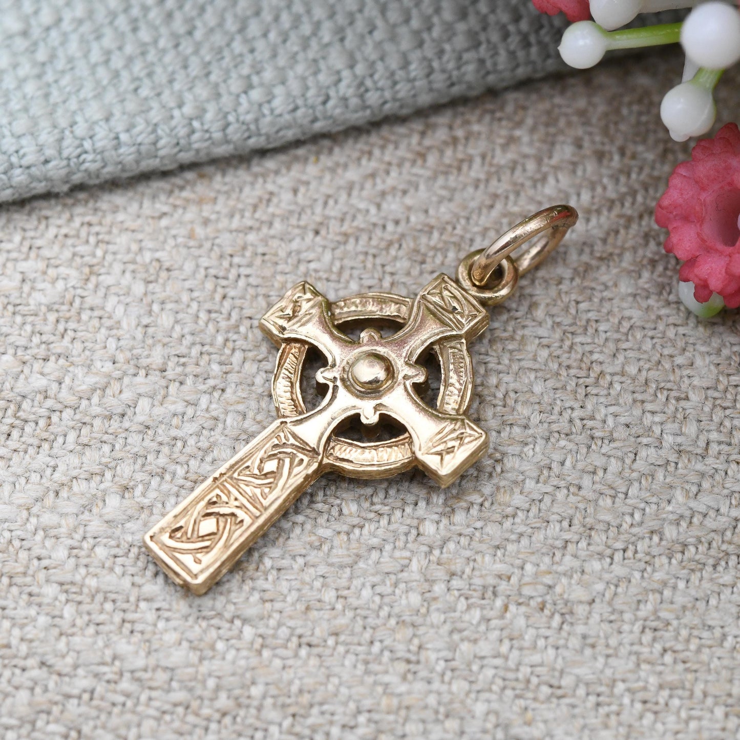 Vintage 9ct Gold Celtic Cross Pendant with Openwork Pattern - Yellow Gold Christian Religious Necklace Gift for Christening Baptism