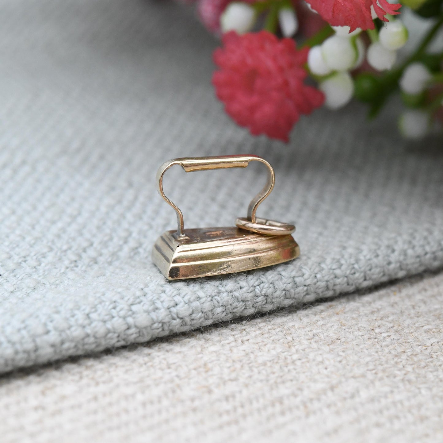 Vintage 9ct Gold Iron Charm Pendant 1973 - Traditional Old Fashioned Style Home Maker Domestic Gift for Charm Bracelet | UK Hallmarks