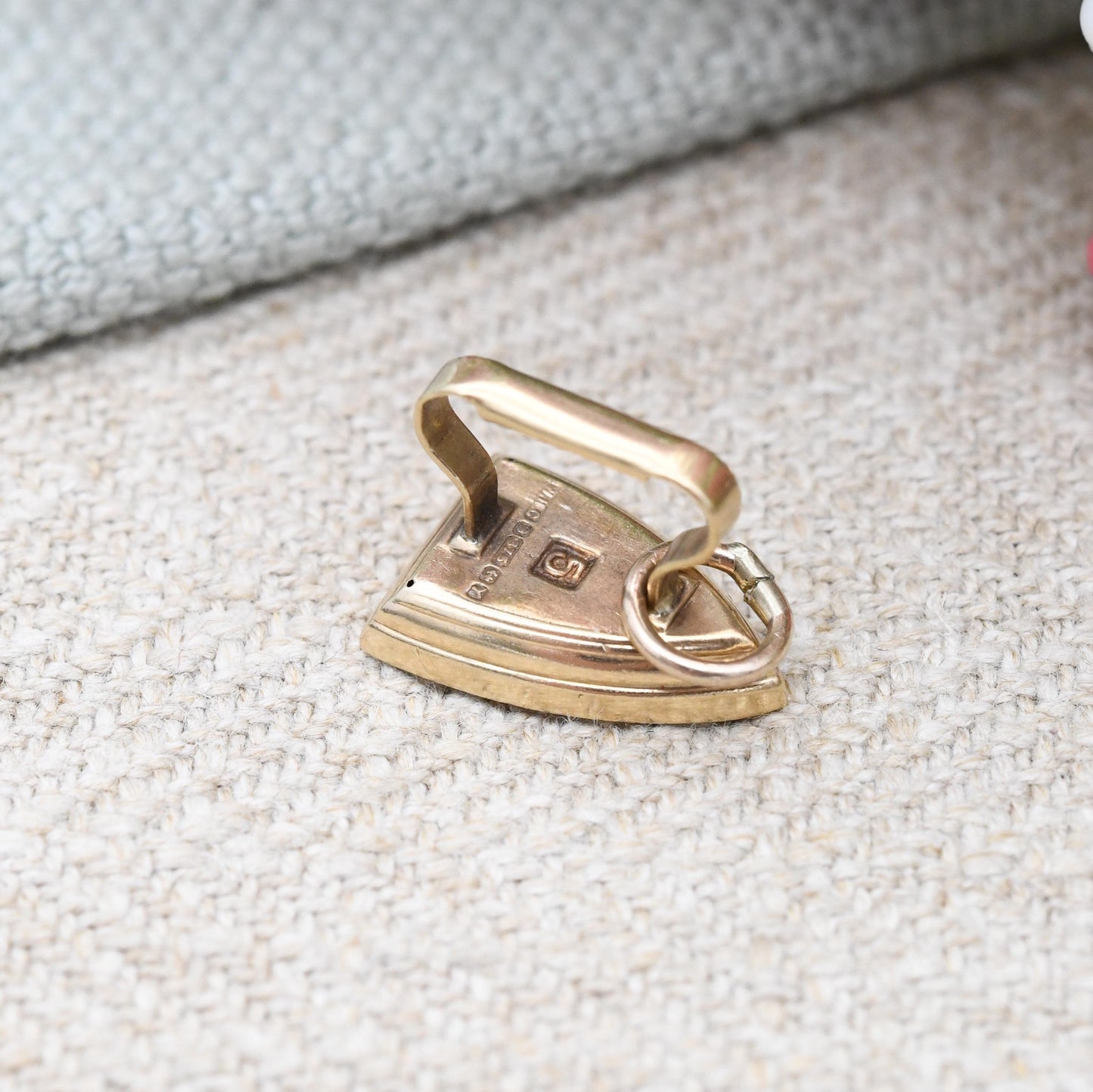 Vintage 9ct Gold Iron Charm Pendant 1973 - Traditional Old Fashioned Style Home Maker Domestic Gift for Charm Bracelet | UK Hallmarks