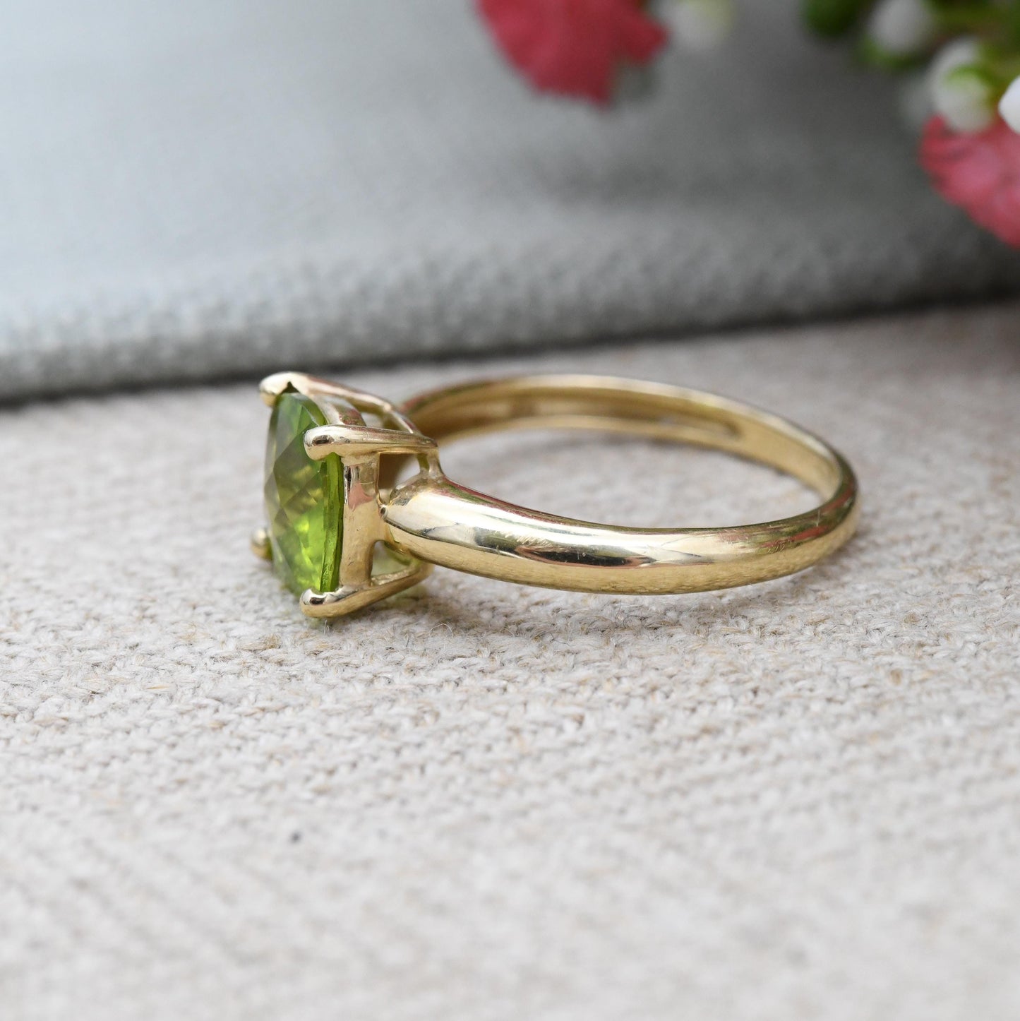 9ct Gold Peridot Solitaire Ring 2006 - Large Light Green Square Faceted Stone | Pretty Occasional Ring | UK Size - P | US Size - 7 1/2