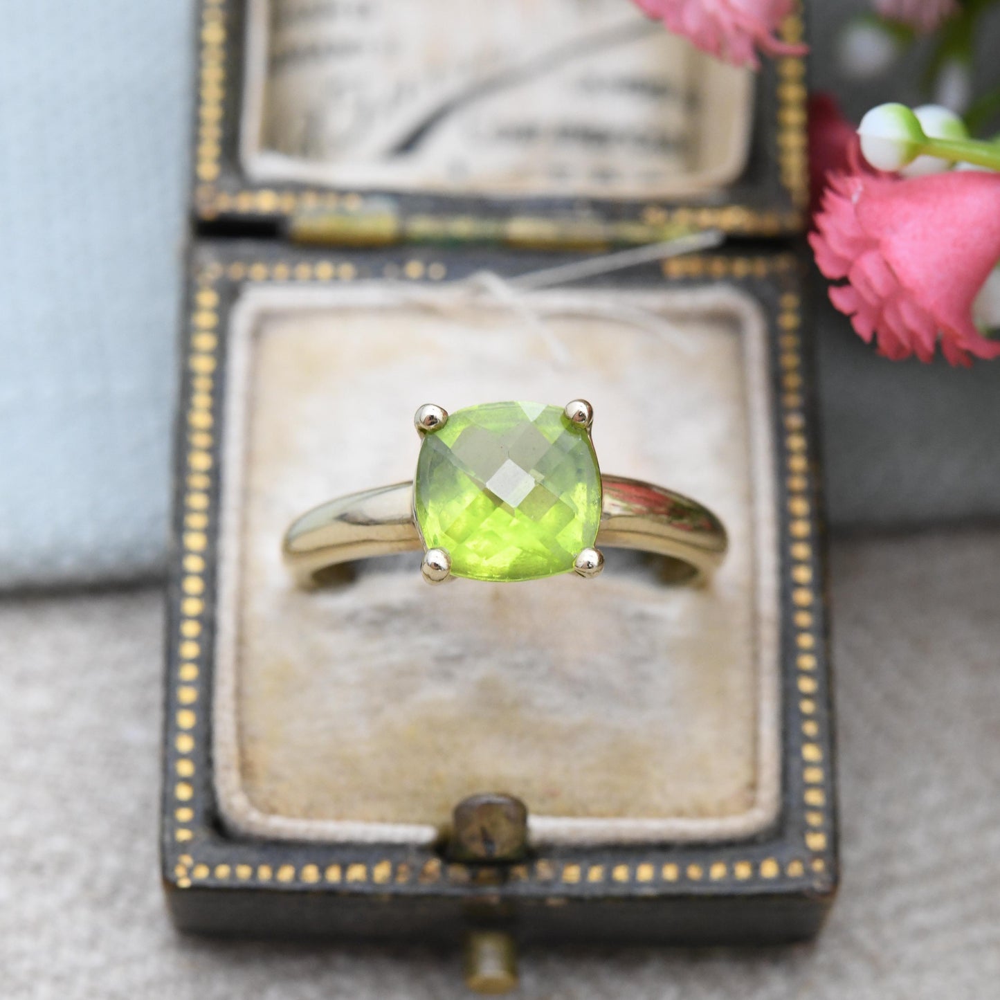 9ct Gold Peridot Solitaire Ring 2006 - Large Light Green Square Faceted Stone | Pretty Occasional Ring | UK Size - P | US Size - 7 1/2