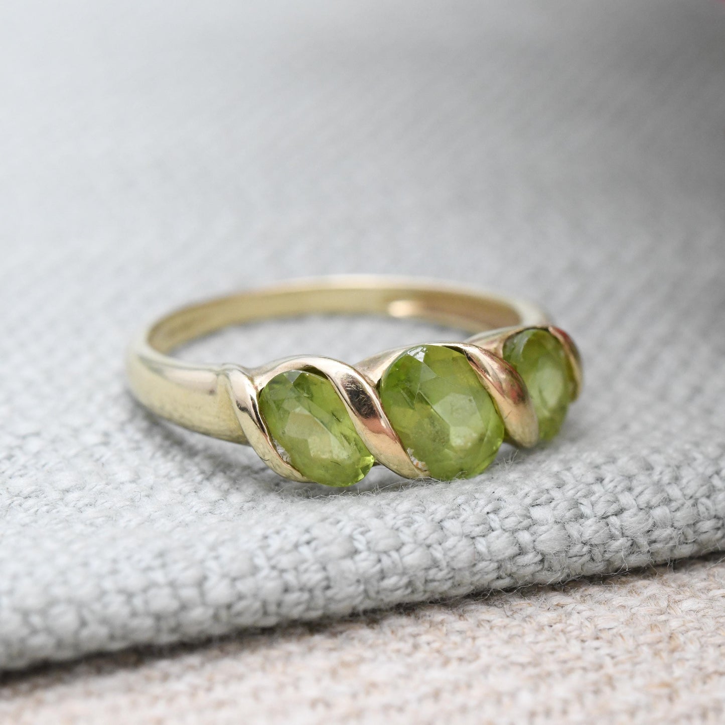 9ct Gold Peridot Three Stone Ring Twisted Bar Set - Oval 3 Stone Green Gemstone Jewellery Gift for Her | UK Size - O | US Size - 7