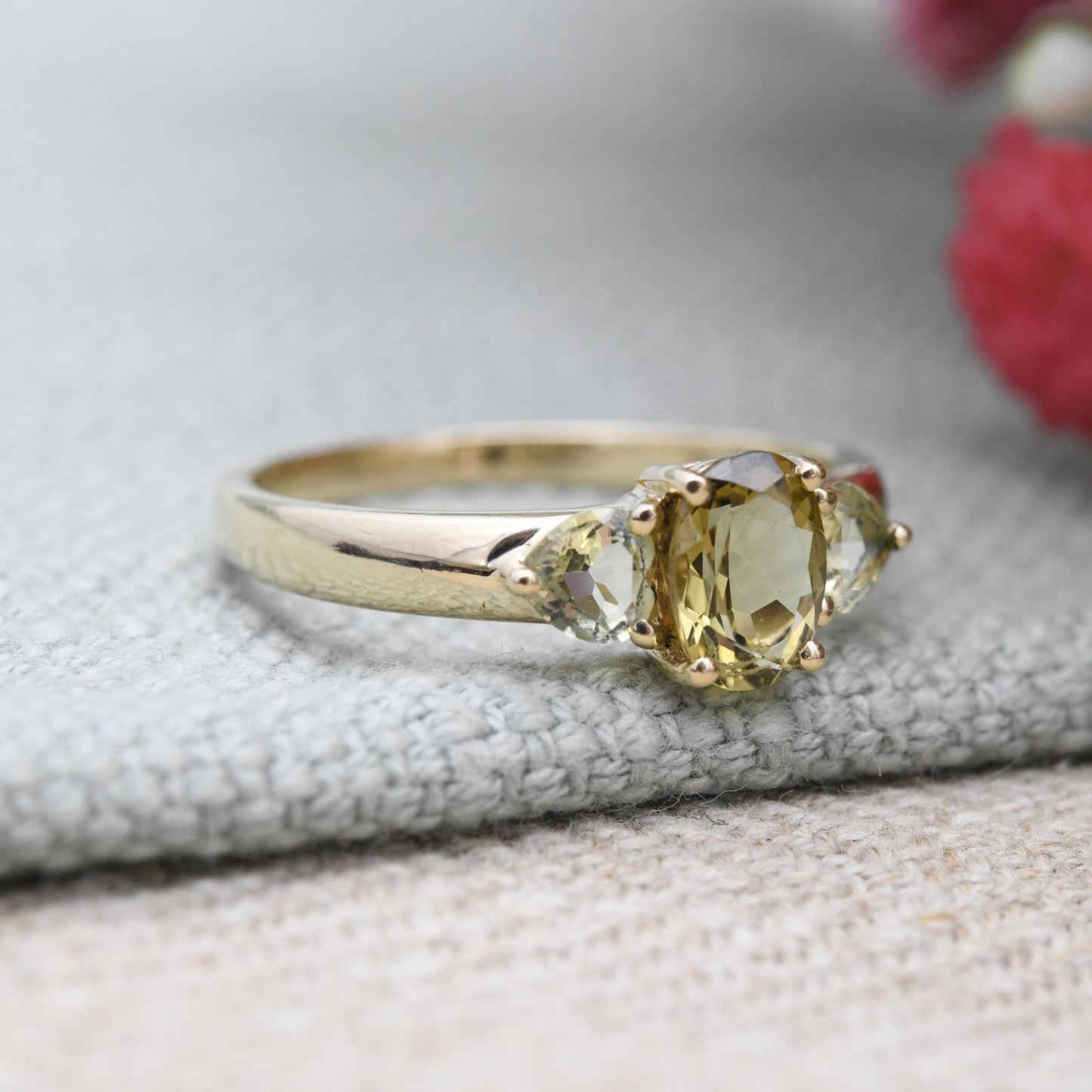 9ct Gold Citrine Ring with Heart Side Stones 2005 - Cocktail Ring Large Faceted Three Stone Jewellery | UK Size - Q 1/2 | US Size - 8 1/4