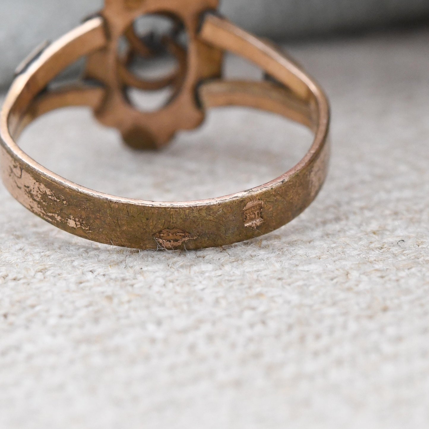 Antique Rolled Gold Knot Ring with Split Shoulders - Scalloped Edge Engraved Detail | Lover's Knot Ring | UK Size - M 1/2 | US Size - 6 1/2