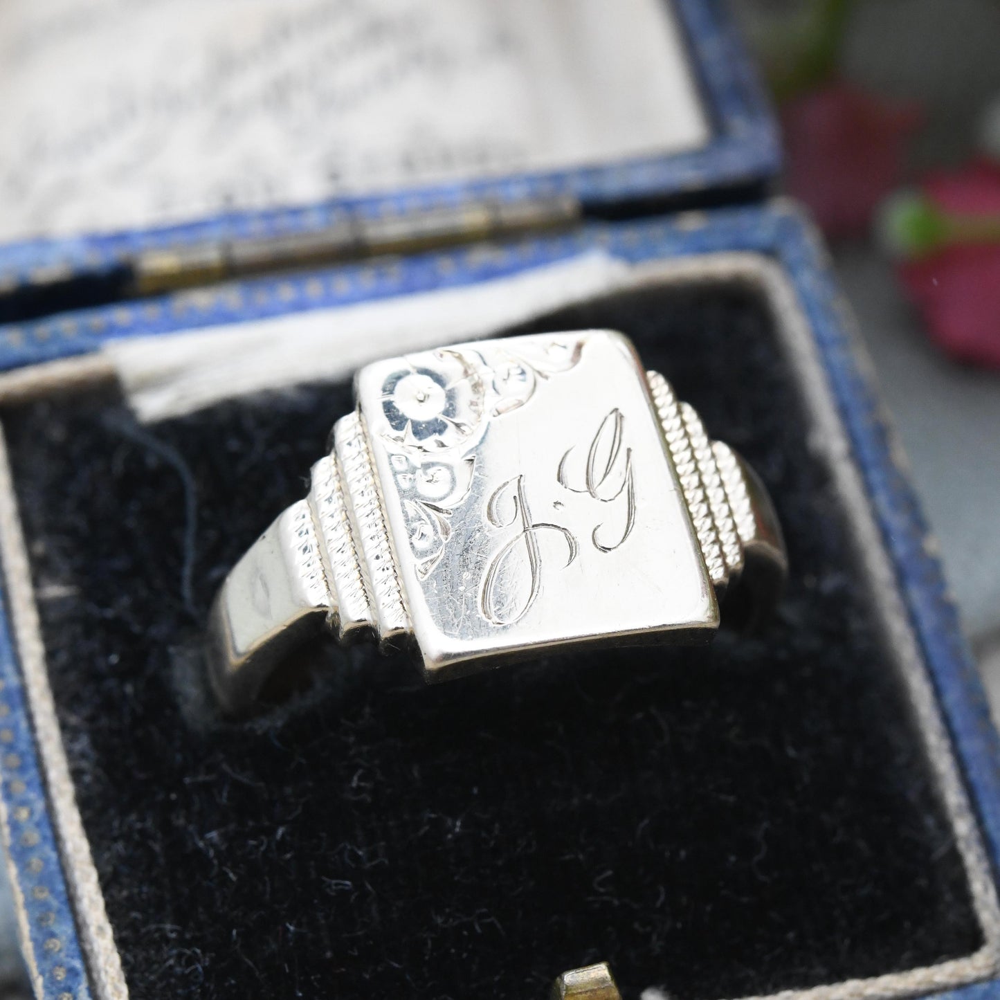 Vintage 9ct Gold Signet Ring 1966 Engraved - Initial Letters JG | Heavy Solid Gold Ring | Gift for Him | UK Size - S 1/2 | US Size - 9 1/2