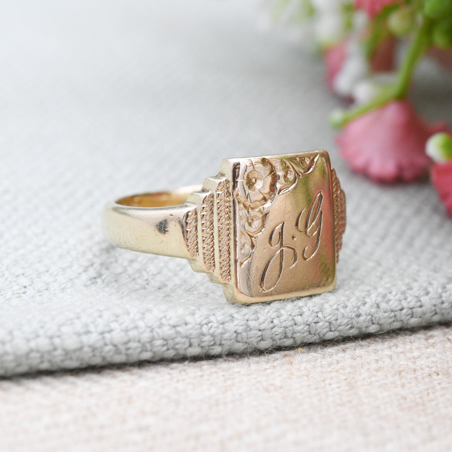 Vintage 9ct Gold Signet Ring 1966 Engraved - Initial Letters JG | Heavy Solid Gold Ring | Gift for Him | UK Size - S 1/2 | US Size - 9 1/2