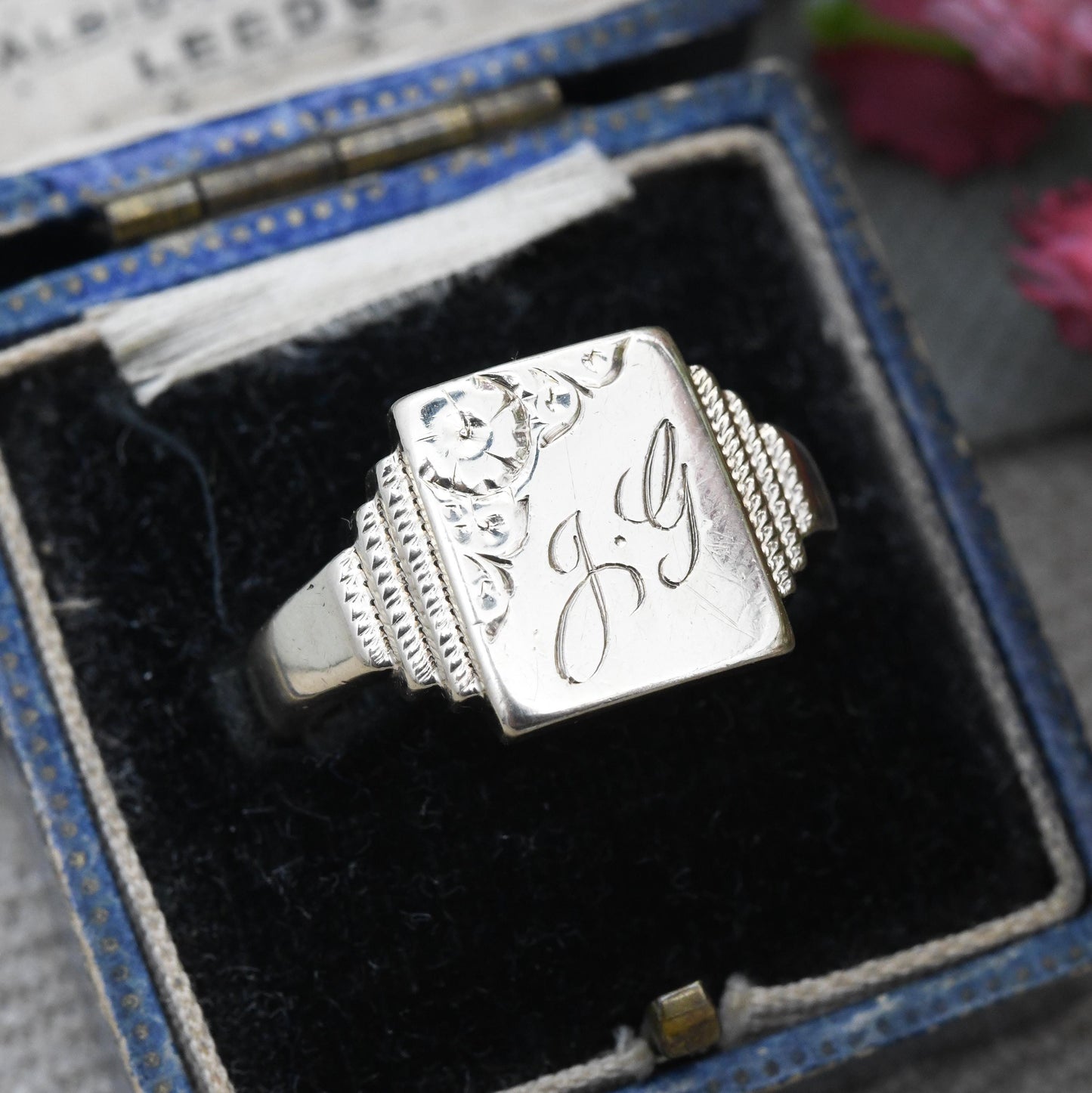 Vintage 9ct Gold Signet Ring 1966 Engraved - Initial Letters JG | Heavy Solid Gold Ring | Gift for Him | UK Size - S 1/2 | US Size - 9 1/2