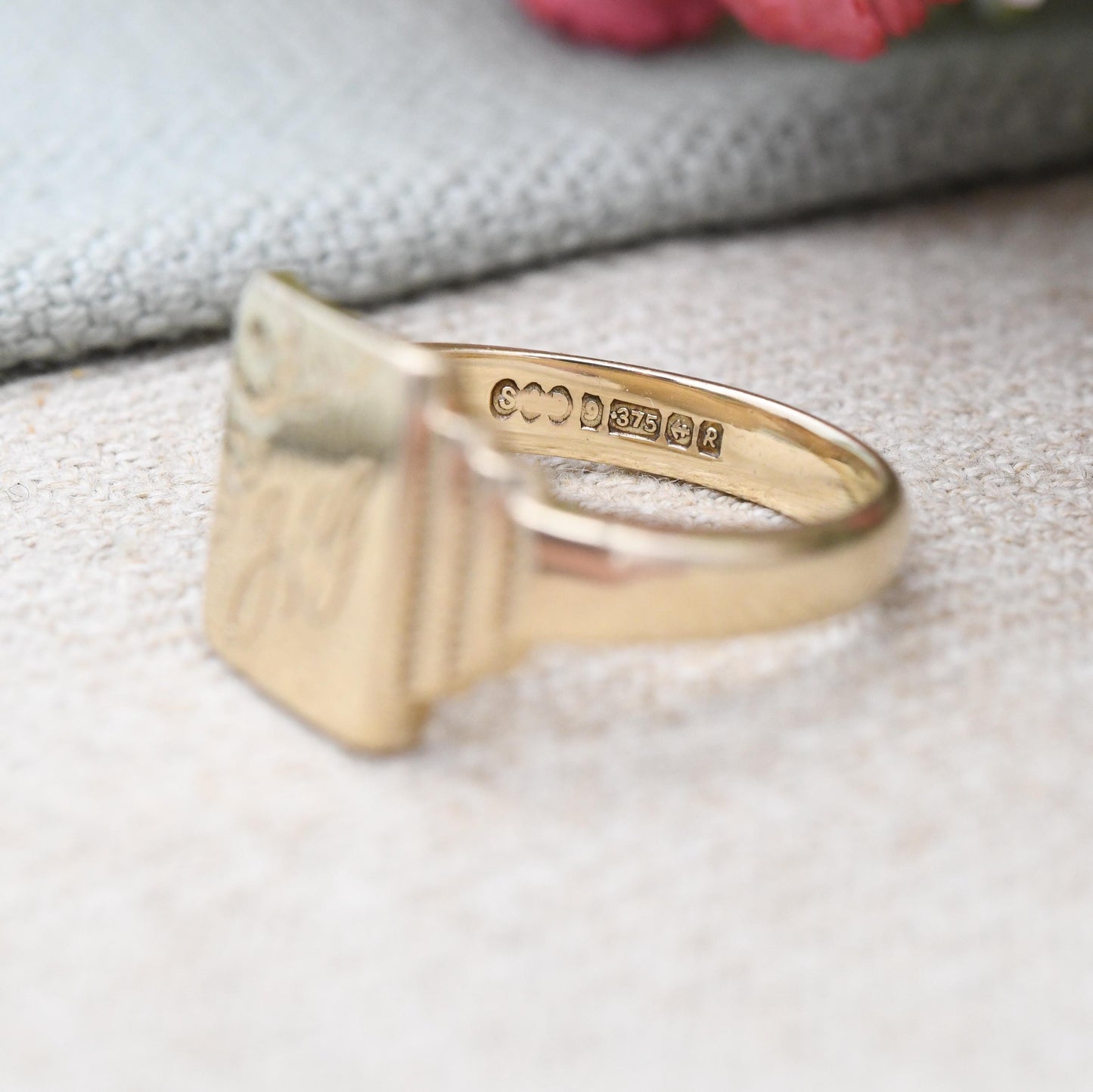 Vintage 9ct Gold Signet Ring 1966 Engraved - Initial Letters JG | Heavy Solid Gold Ring | Gift for Him | UK Size - S 1/2 | US Size - 9 1/2
