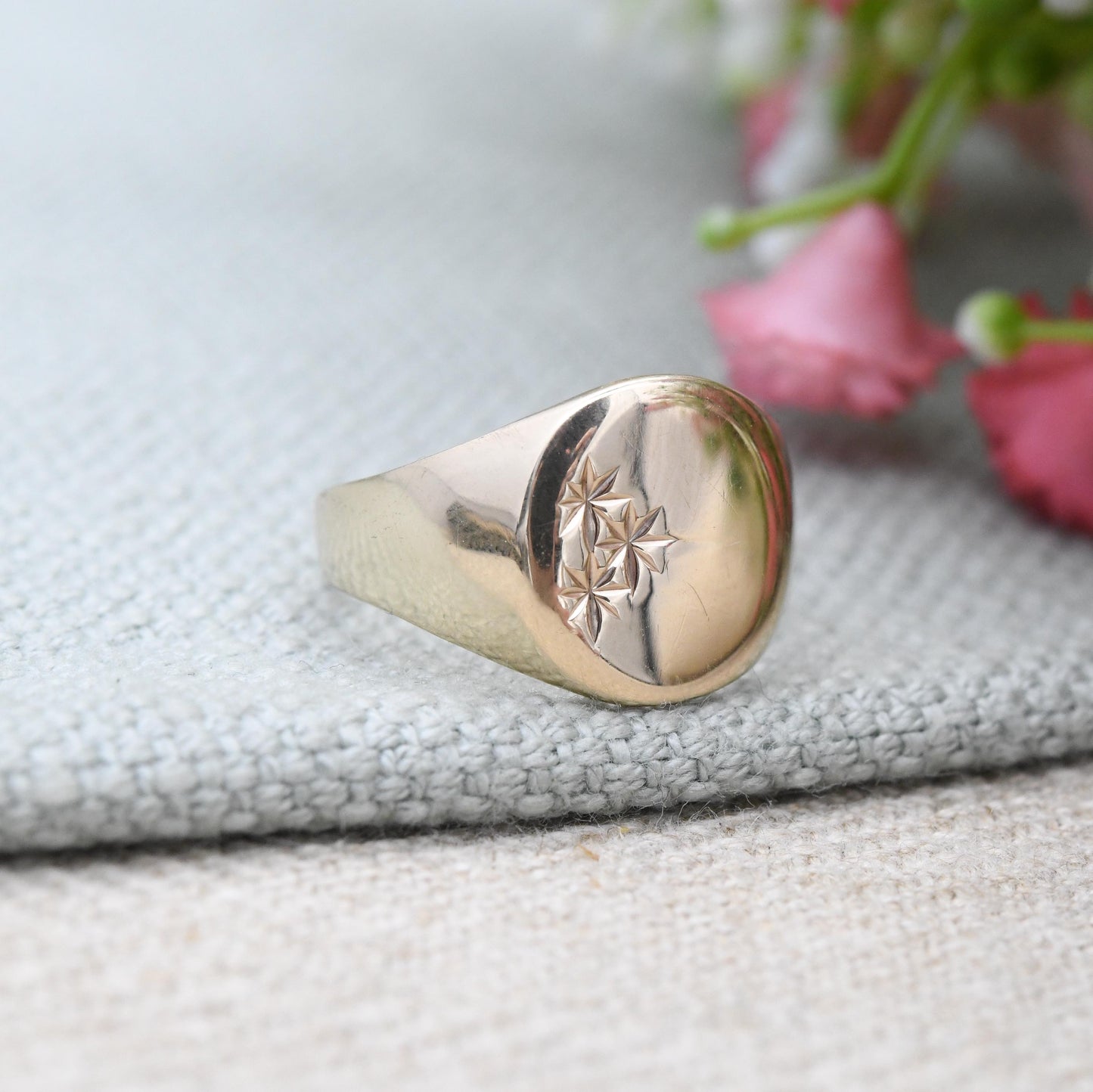 Vintage 9ct Gold Signet Ring 1986 with Diamond Cut Star Design - Chunky Small Gold Pinkie Ring Gift for Him | UK Size - J 1/2 | US Size - 5