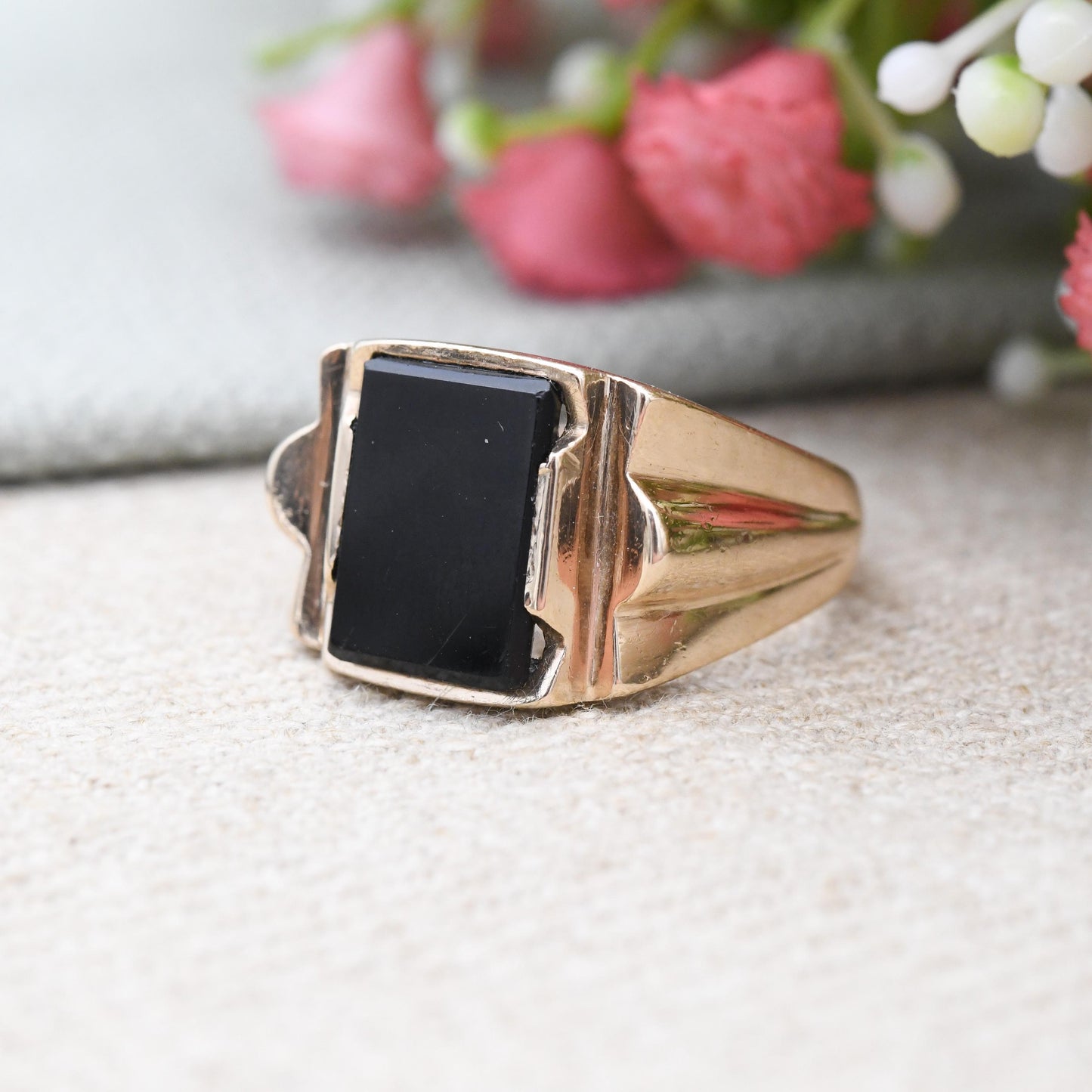 Vintage 9ct Gold Onyx Signet Ring 1964 LW&G - Solid Gold Jewellery Gift for Boyfriend Chunky Tank Style | UK Size - T 1/2 | US Size - 9 3/4