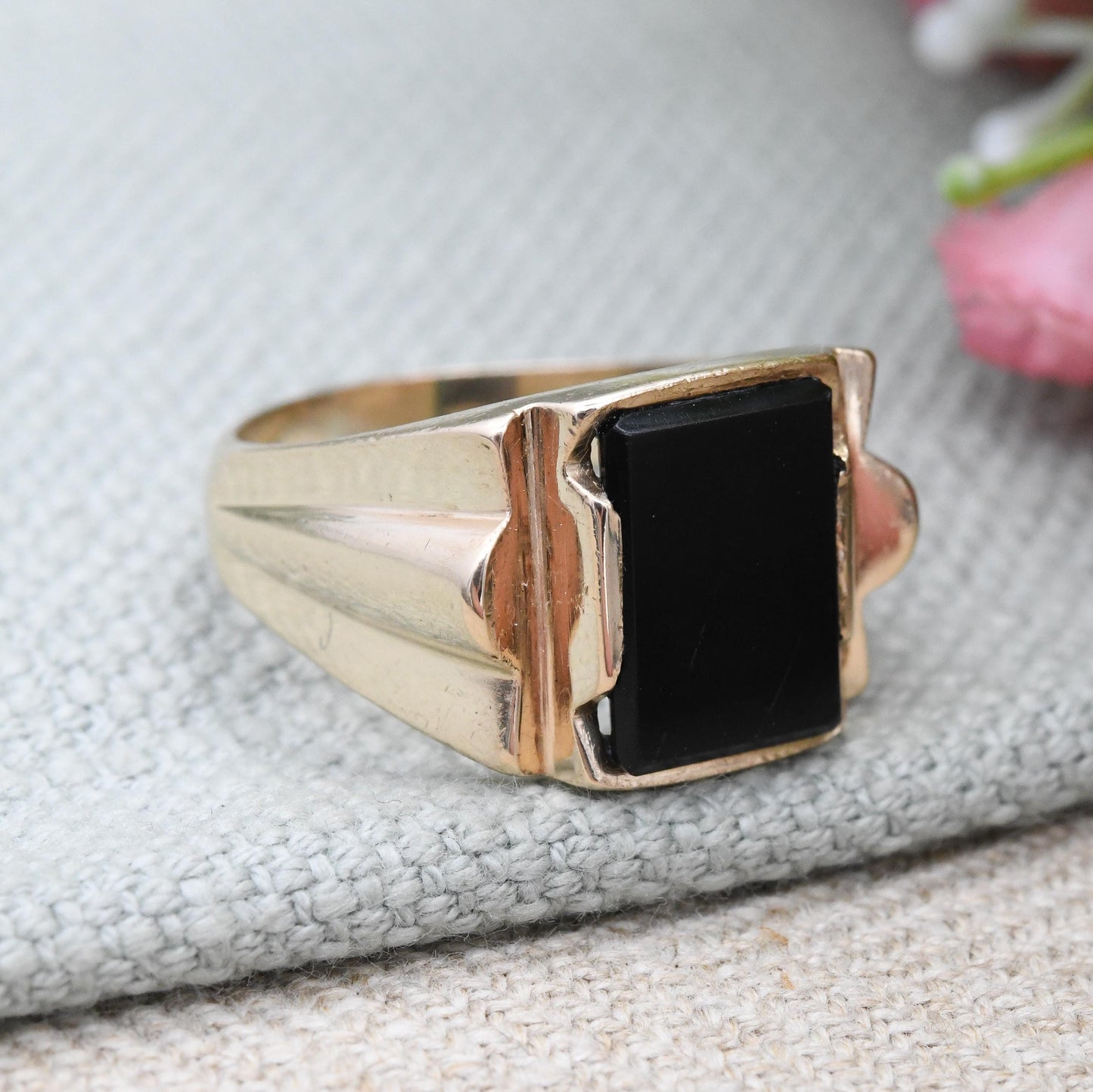 Vintage 9ct Gold Onyx Signet Ring 1964 LW&G - Solid Gold Jewellery Gift for Boyfriend Chunky Tank Style | UK Size - T 1/2 | US Size - 9 3/4
