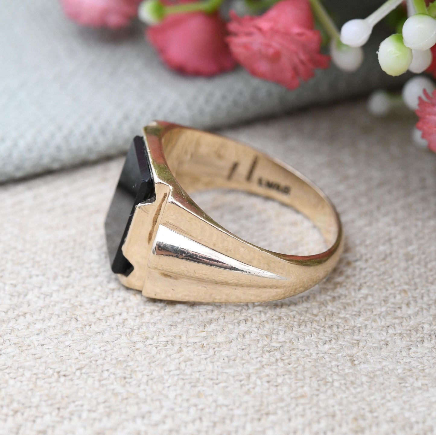 Vintage 9ct Gold Onyx Signet Ring 1964 LW&G - Solid Gold Jewellery Gift for Boyfriend Chunky Tank Style | UK Size - T 1/2 | US Size - 9 3/4