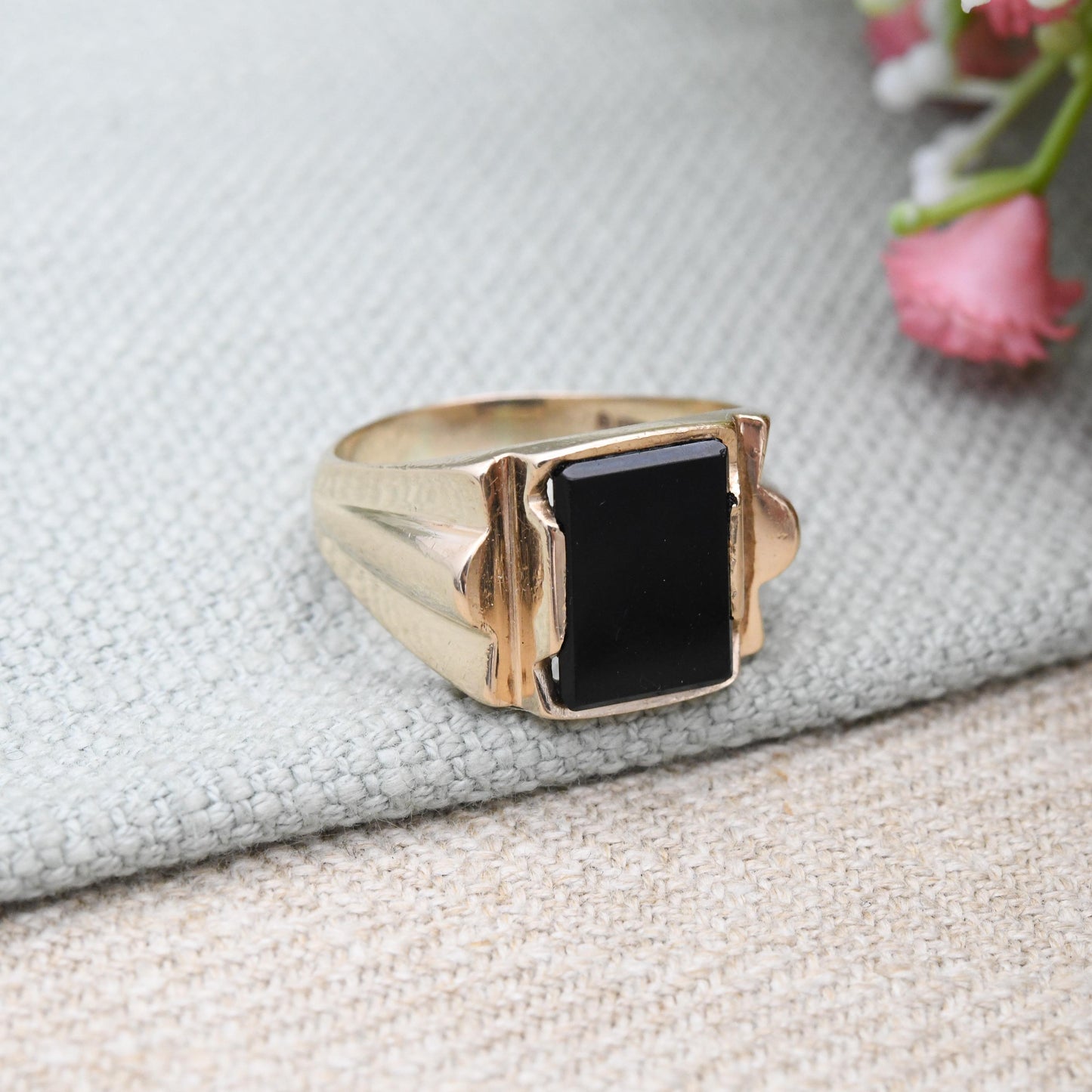 Vintage 9ct Gold Onyx Signet Ring 1964 LW&G - Solid Gold Jewellery Gift for Boyfriend Chunky Tank Style | UK Size - T 1/2 | US Size - 9 3/4