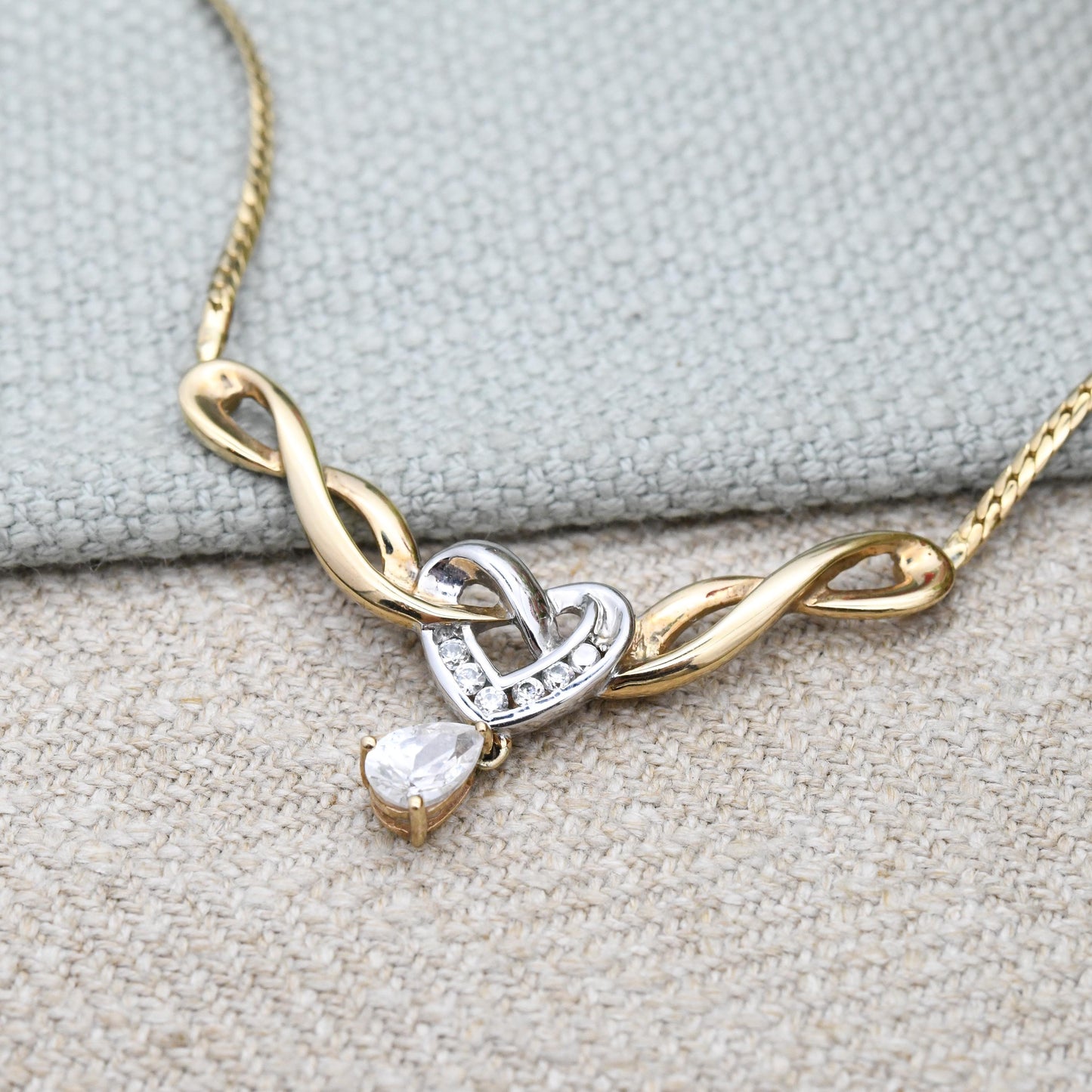 Vintage 9ct Gold Heart Pendant Necklace - Knotted Integral Teardrop Pretty Ornate Solid Gold Jewellery Gift for Her | Y2K 2000s Yellow Gold
