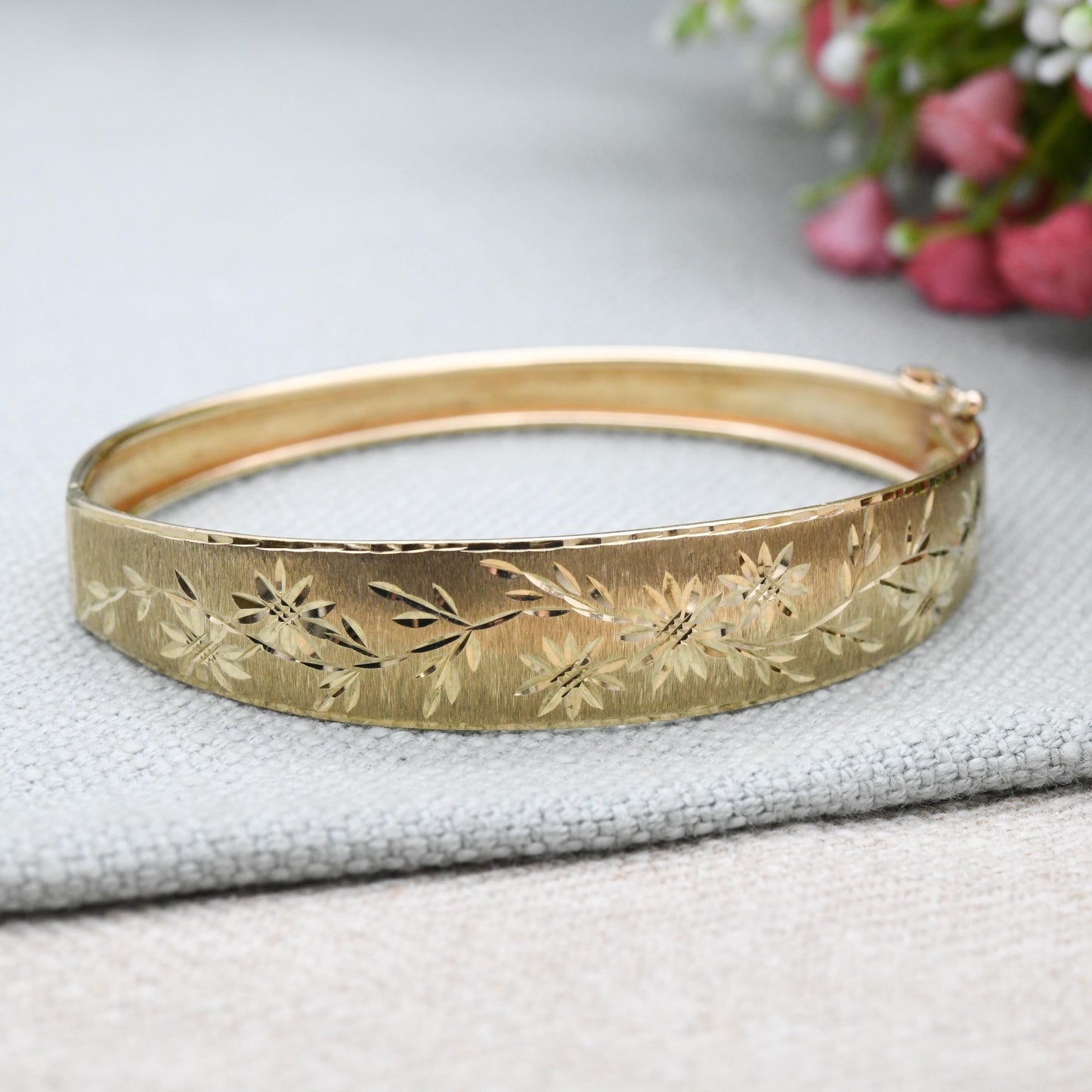 Vintage 9ct Gold Hinged Bangle Bracelet 1990 - Engraved Flowers Design | Diamond Cut Textured Detail | Solid Gold Jewellery Gift for Her