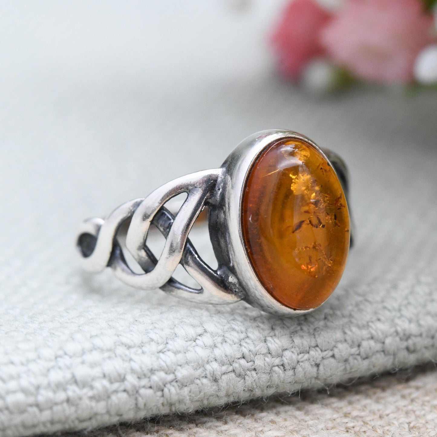 Vintage Sterling Silver Amber Ring Celtic Knot Shoulders - Pretty Unisex Silver Ring Large Orange Stone | UK Size - Q | US Size - 8 1/4