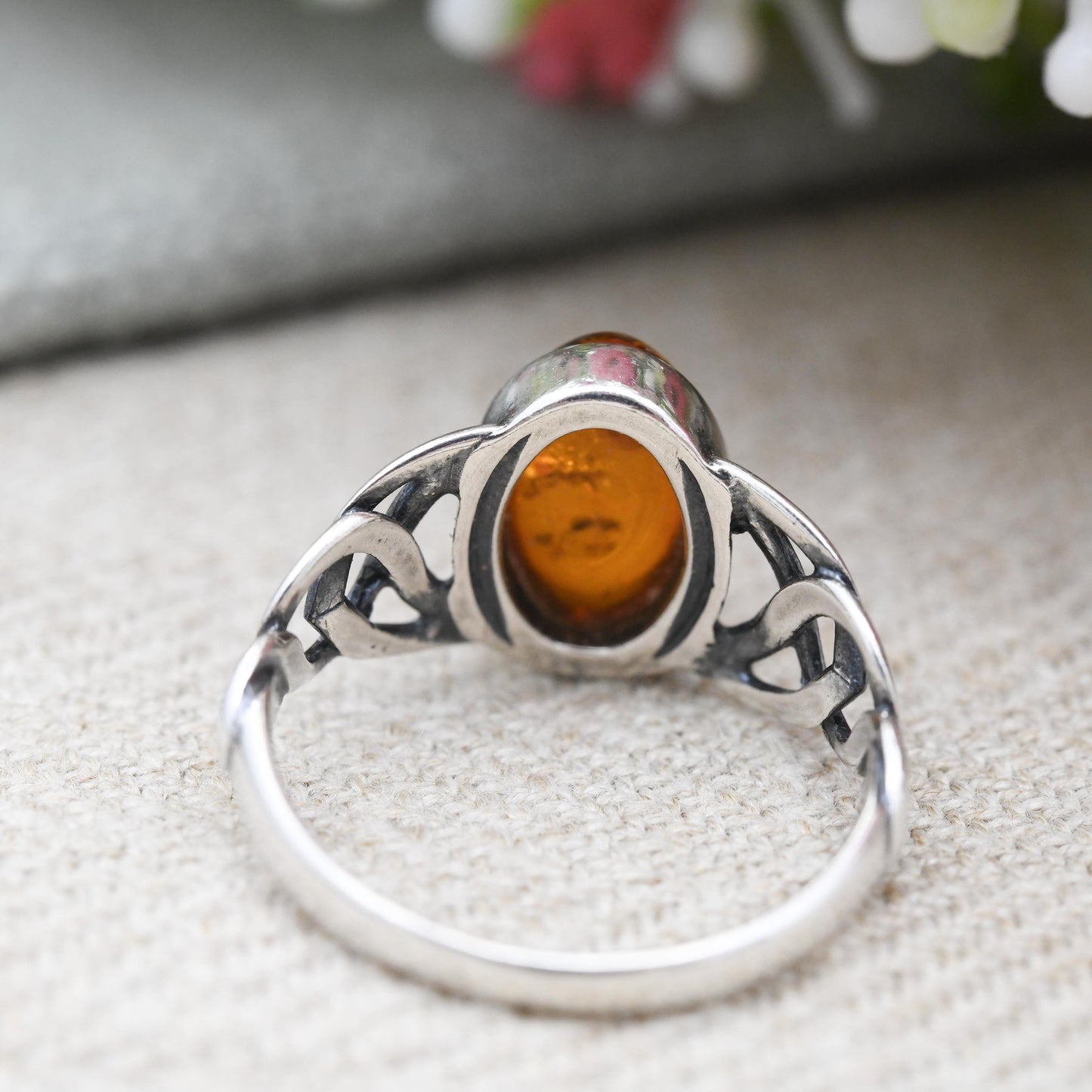 Vintage Sterling Silver Amber Ring Celtic Knot Shoulders - Pretty Unisex Silver Ring Large Orange Stone | UK Size - Q | US Size - 8 1/4