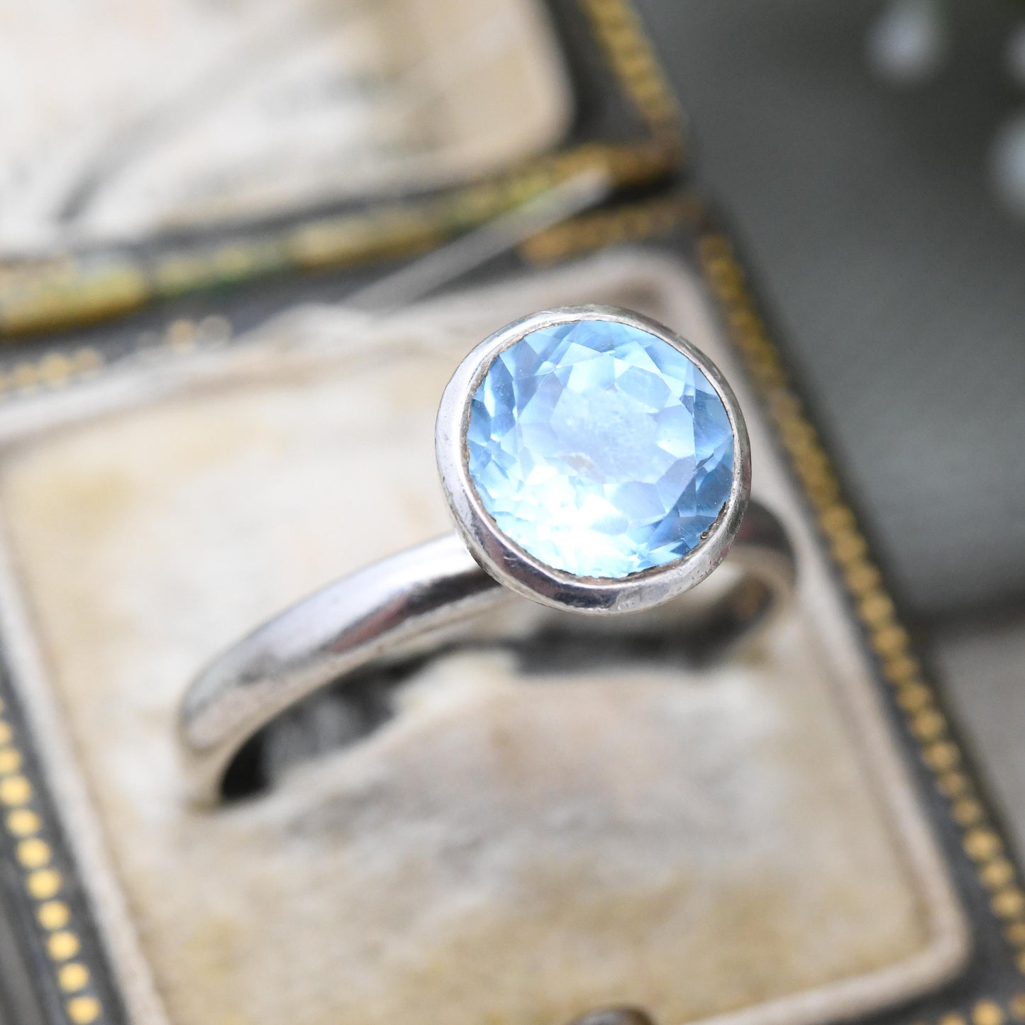 Doug Paulus Sterling Silver Solitaire Ring dp India - Chunky Faceted Baby Blue Stone | Raised Setting | UK Size - Q | US Size - 8 1/4