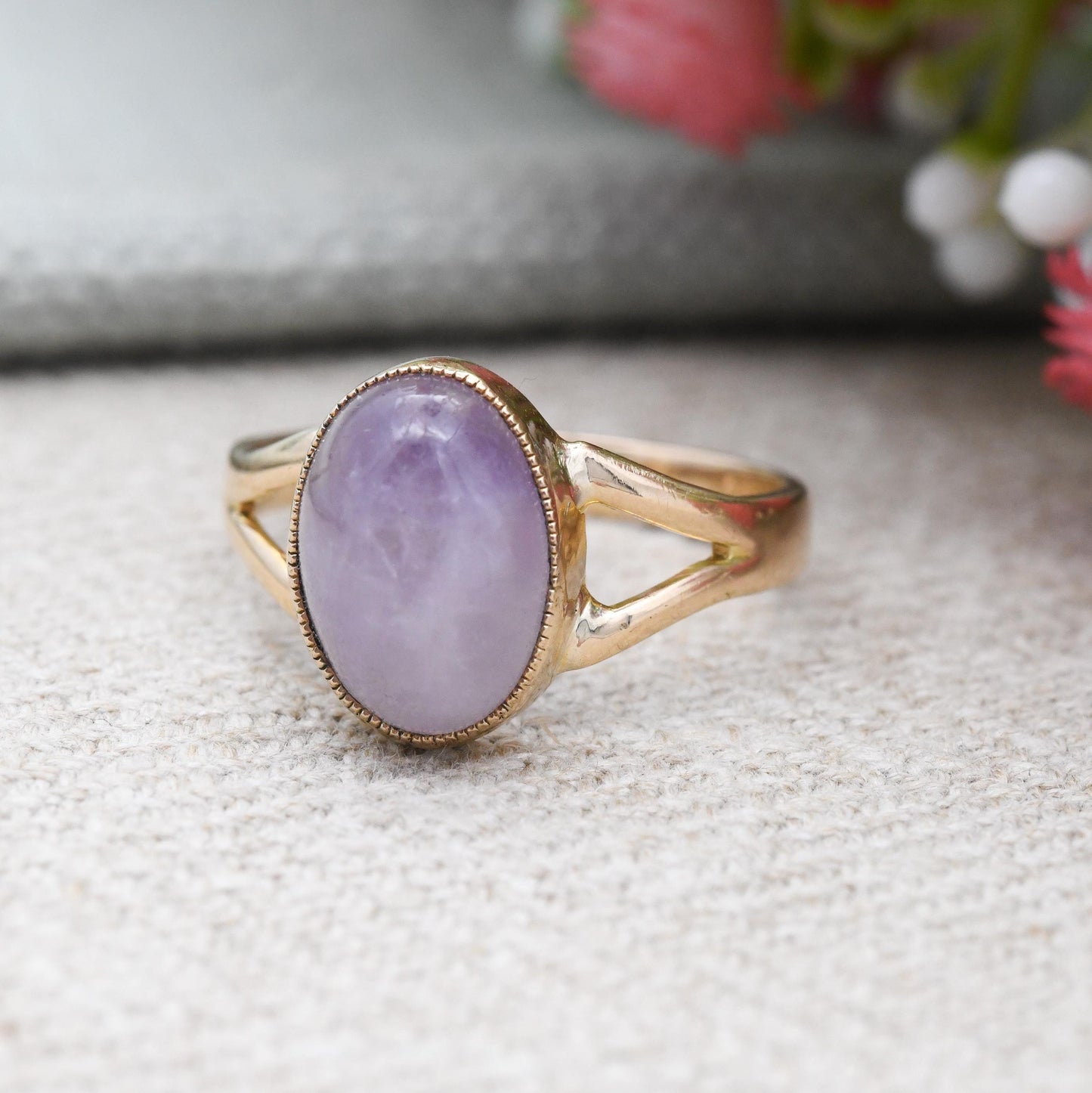 Antique 18ct Gold Amethyst Ring c. 1910s - Cabochon Large Purple Gemstone in Milgrain Bezel | Split Shoulder | UK Size - R 1/2 | US Size - 9