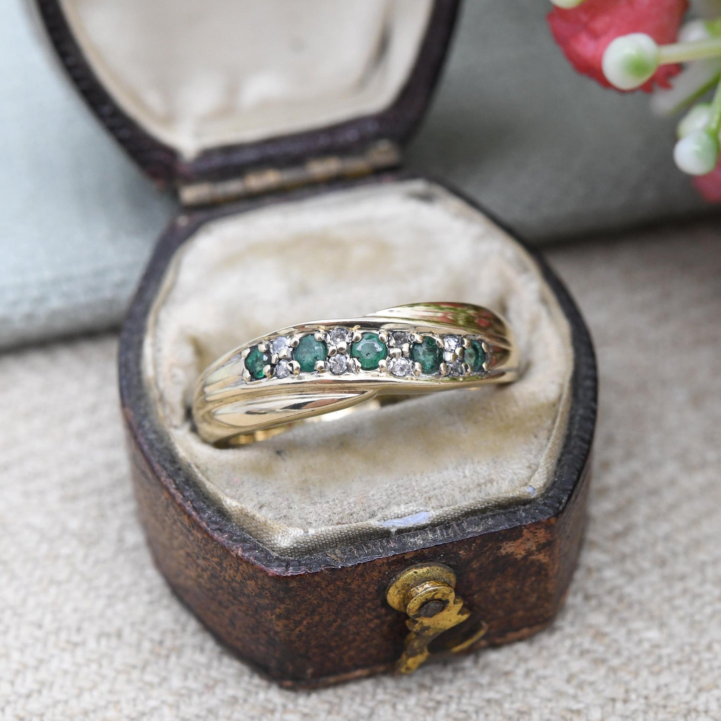 Vintage 9ct Gold Emerald and Diamond Crossover Ring 1993 - Pretty Green and Clear Gemstone Twisted Band Ring | UK Size - N | US Size - 6 3/4