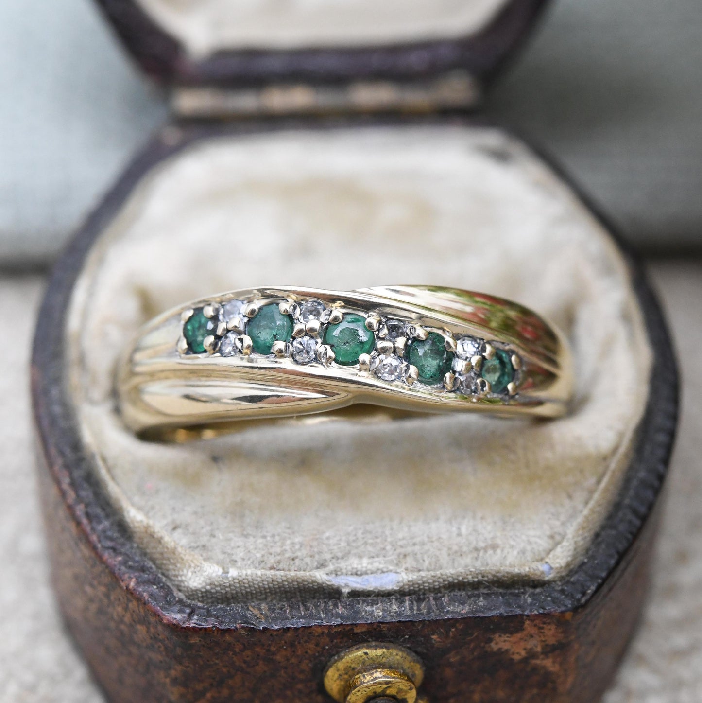 Vintage 9ct Gold Emerald and Diamond Crossover Ring 1993 - Pretty Green and Clear Gemstone Twisted Band Ring | UK Size - N | US Size - 6 3/4