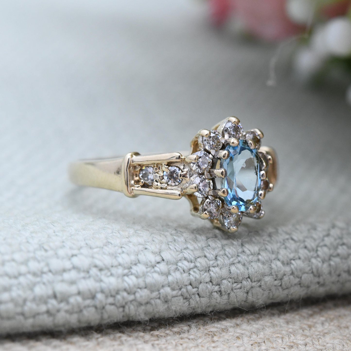 Vintage 9ct Gold Floral Halo Ring with Blue and Clear Stones - Sparkly Flower Ring Side Stone Shoulder | UK Size - M 1/2 US Size - 6 1/4