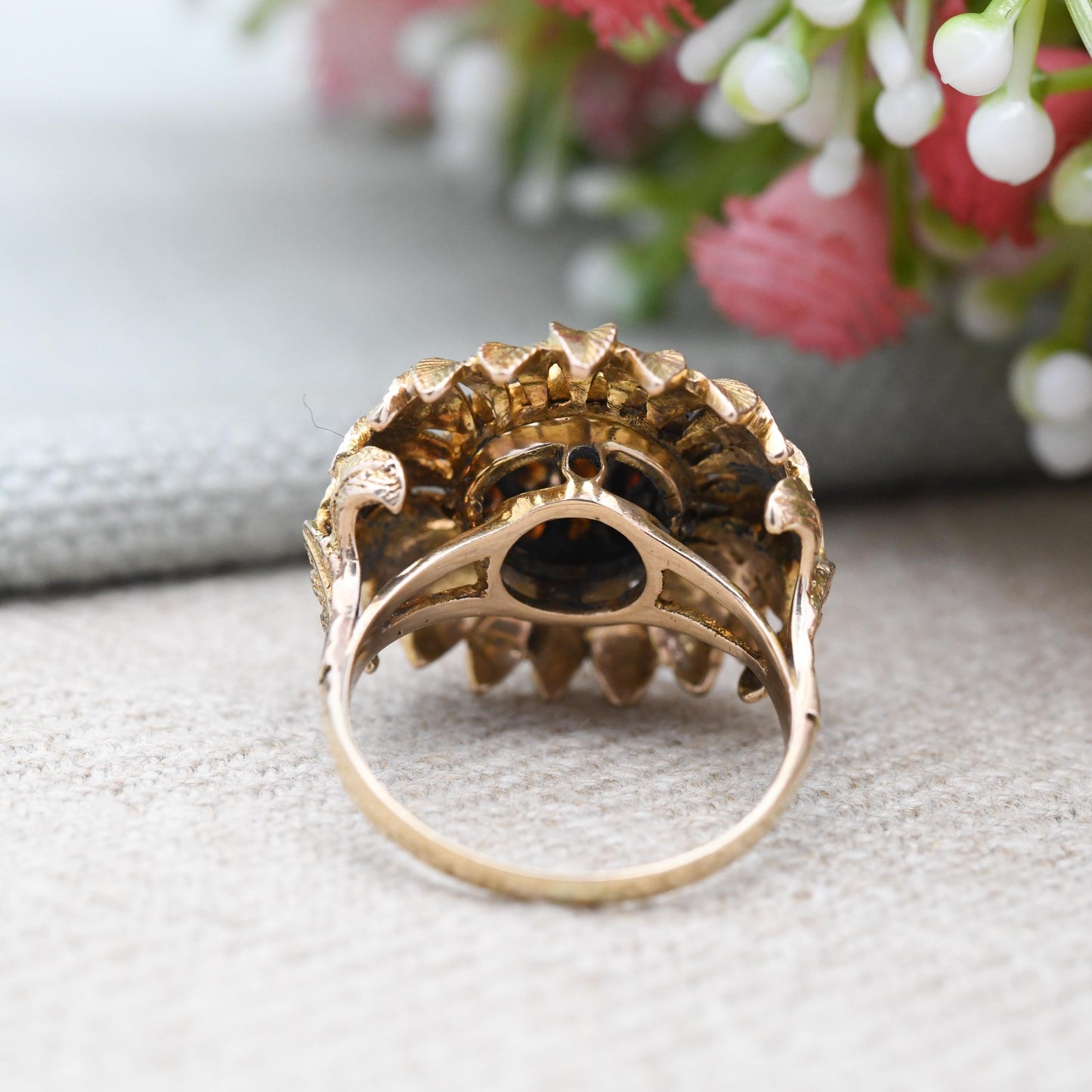 Vintage 9ct Gold Garnet Flower Ring c. 1960s - Large Statement Cocktail Mid-Century Sunflower Textured Petals | UK Size - L US Size - 5 3/4