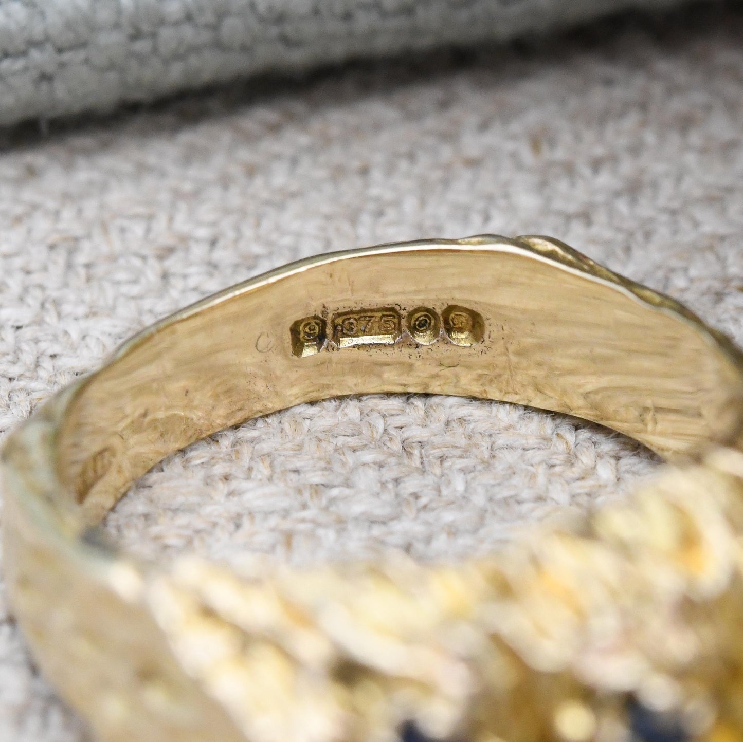 Vintage 9ct Gold Sapphire Nugget Ring 1969 - Mid-Century Textured Solid Gold Ring Chunky Unisex Jewellery | UK Size - O 1/2 US Size - 7 1/2