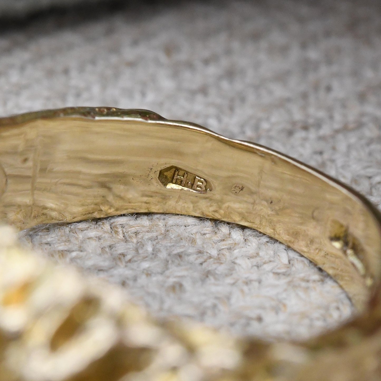 Vintage 9ct Gold Sapphire Nugget Ring 1969 - Mid-Century Textured Solid Gold Ring Chunky Unisex Jewellery | UK Size - O 1/2 US Size - 7 1/2